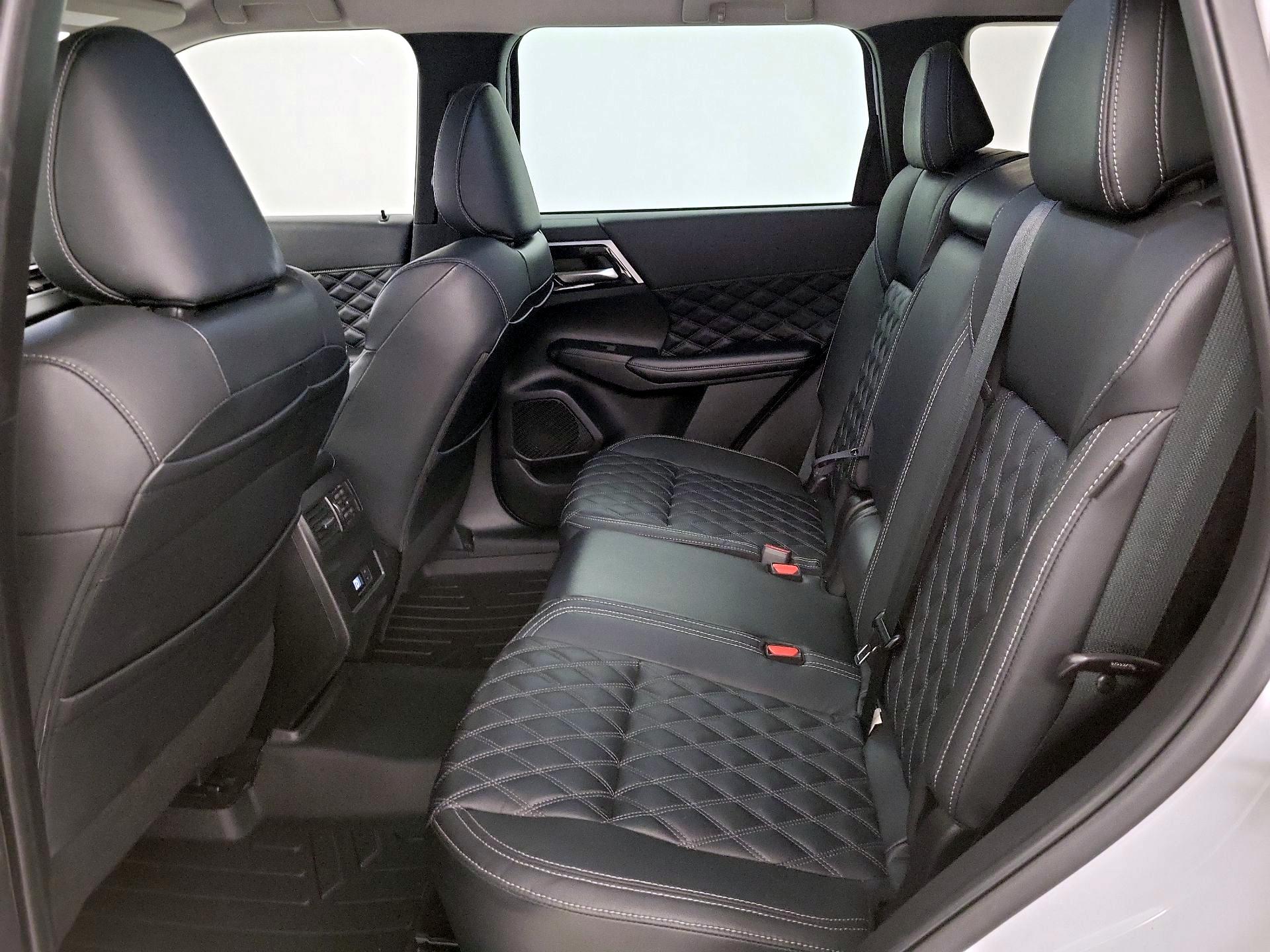 Thumbnail: 2022 Mitsubishi Outlander - 20