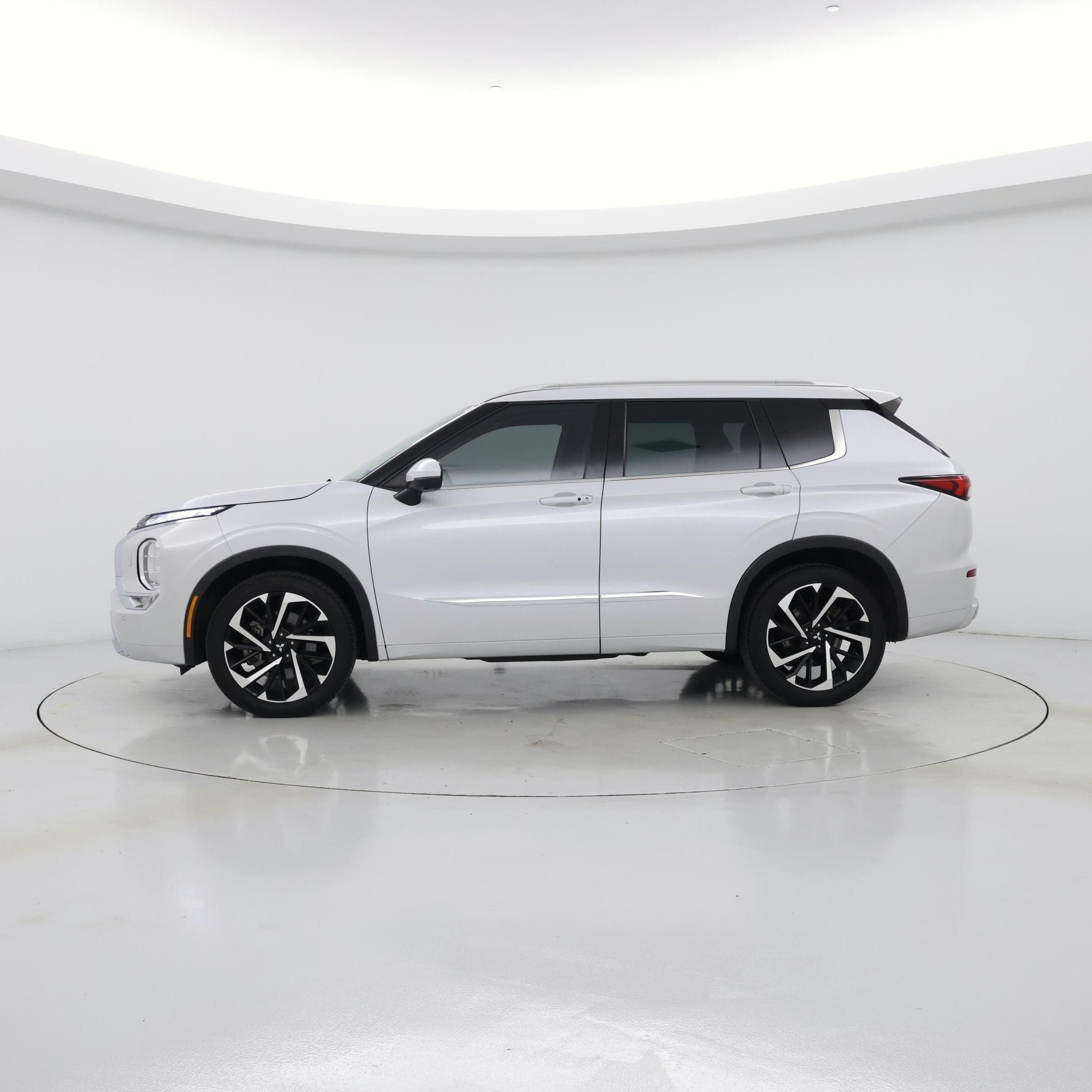 Thumbnail: 2022 Mitsubishi Outlander - 3