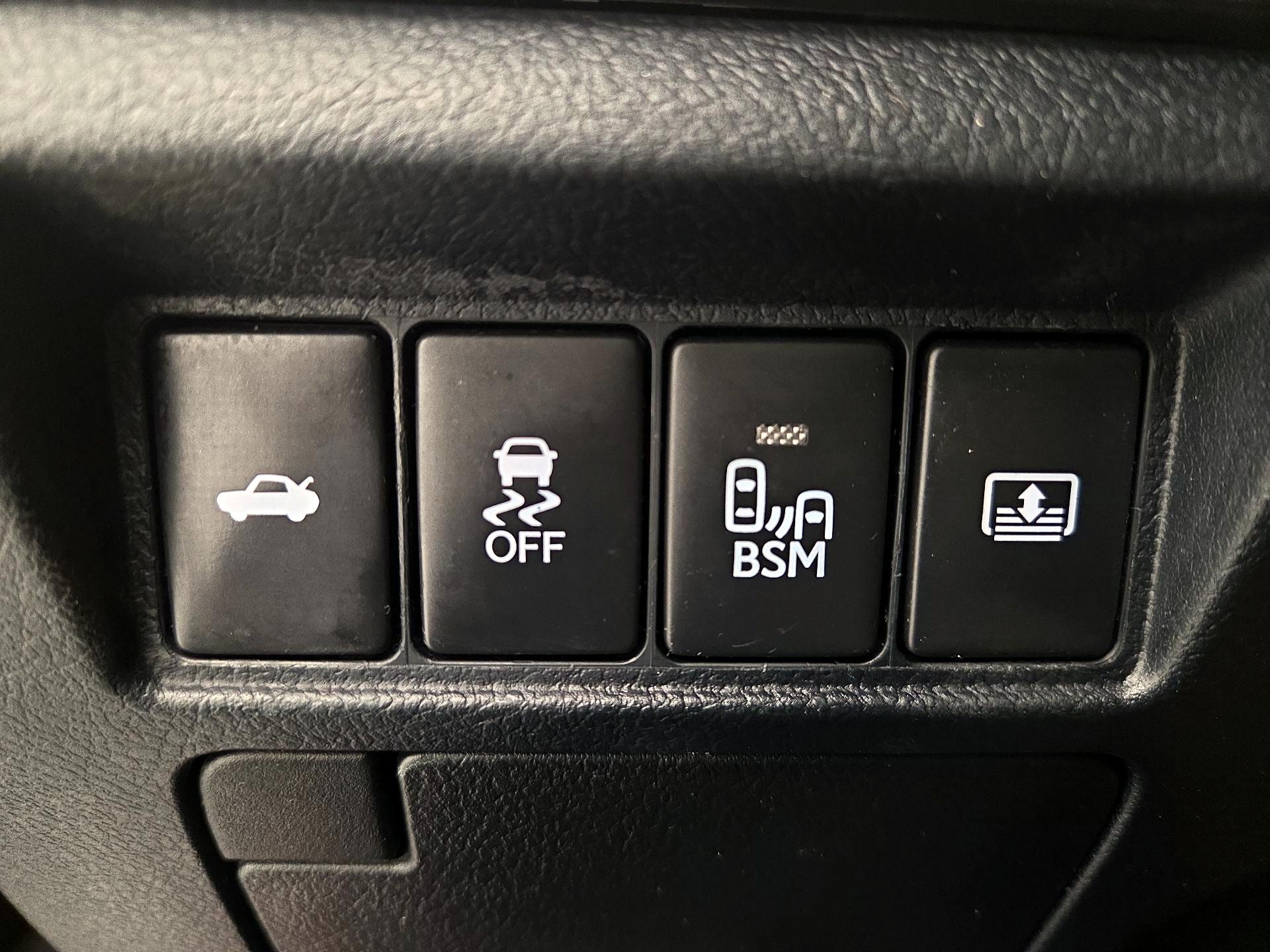 Thumbnail: 2014 Toyota Avalon - 13