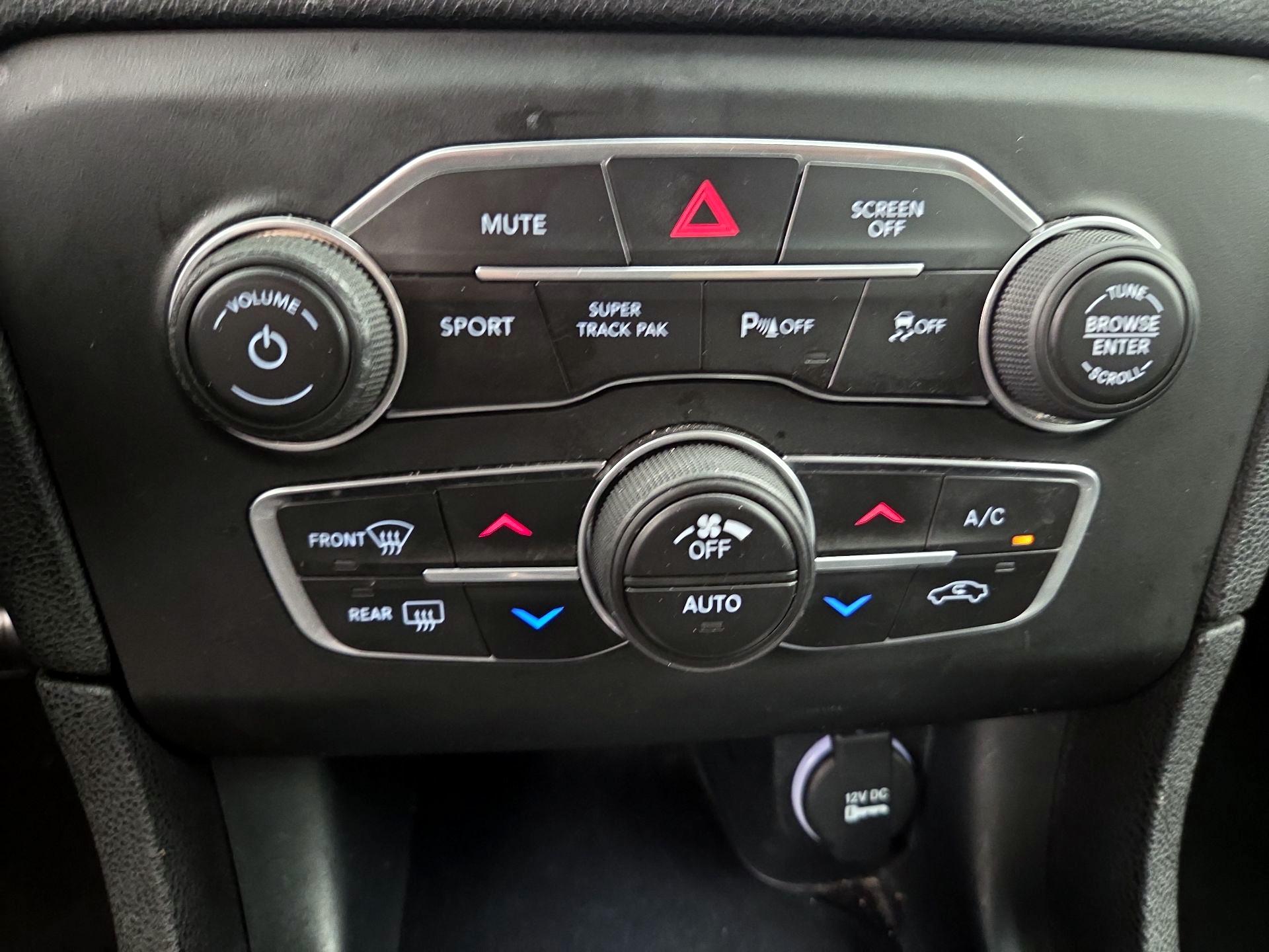 Thumbnail: 2019 Dodge Charger - 16