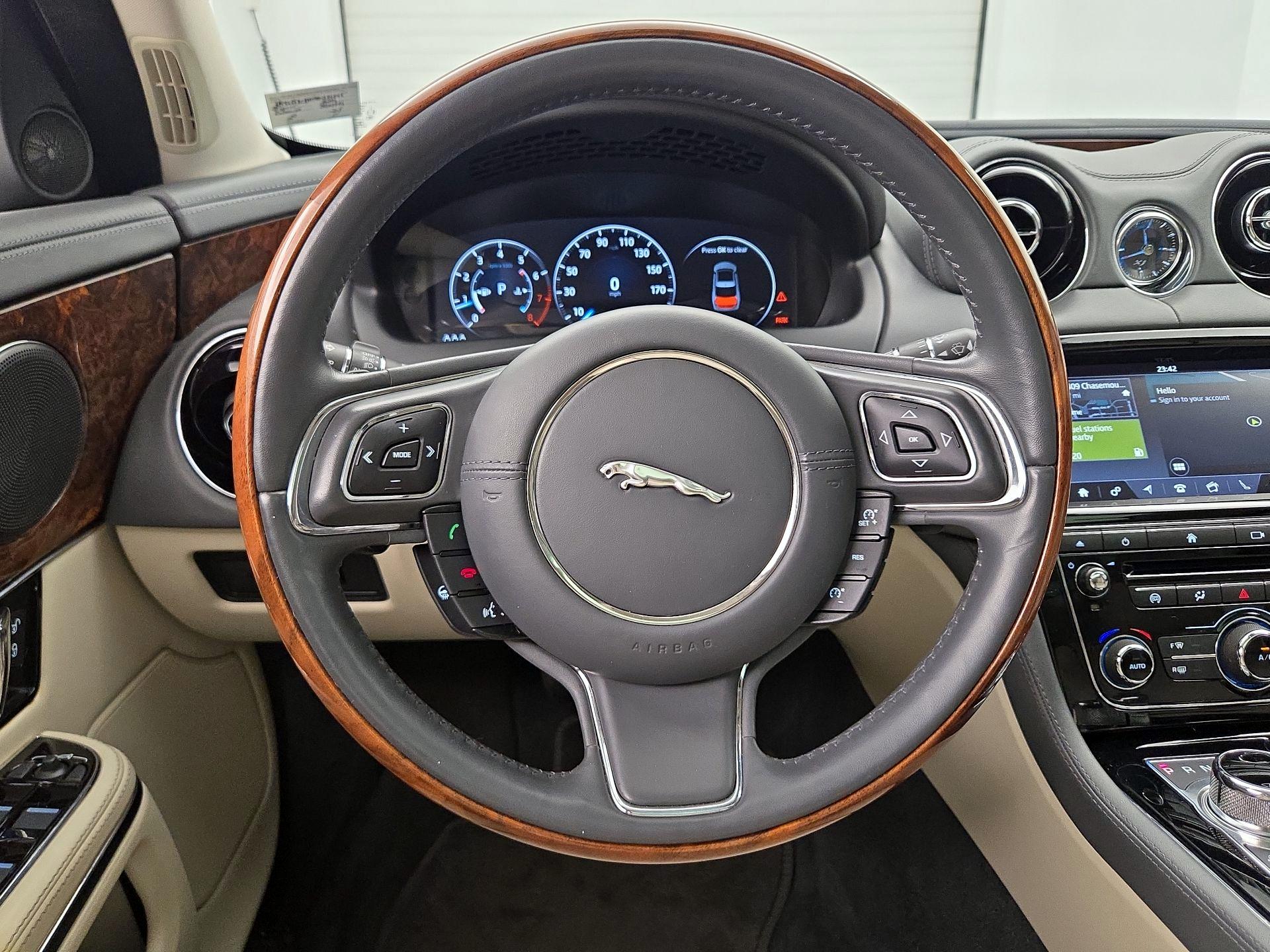 Thumbnail: 2019 Jaguar XJ - 10