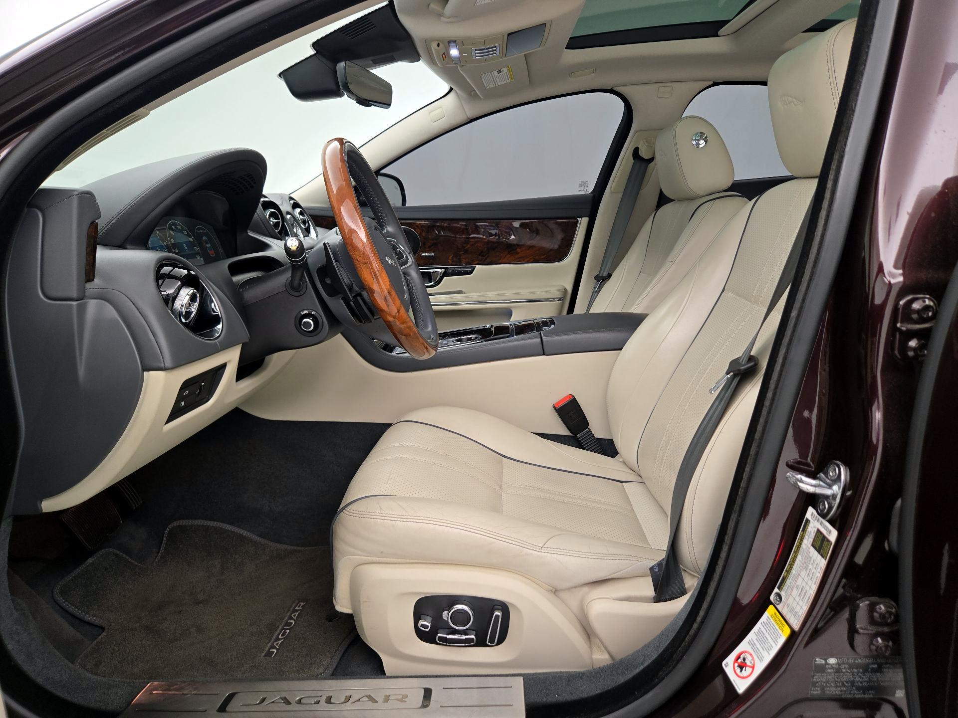 Thumbnail: 2019 Jaguar XJ - 11