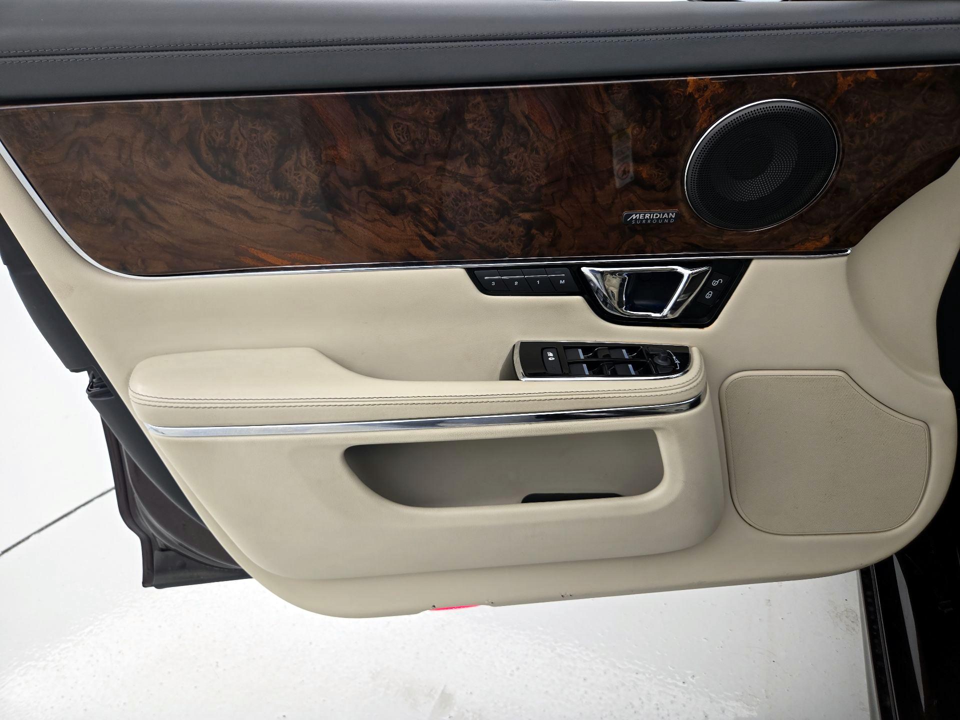 Thumbnail: 2019 Jaguar XJ - 12