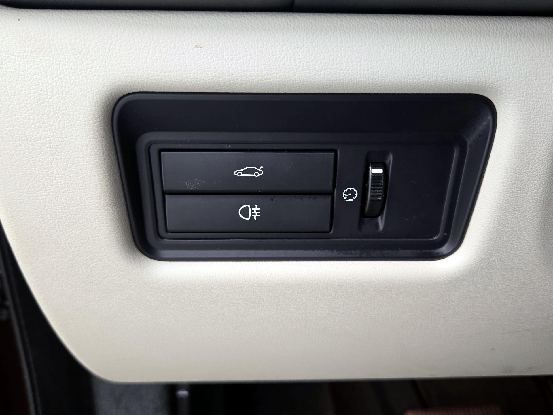 Thumbnail: 2019 Jaguar XJ - 13