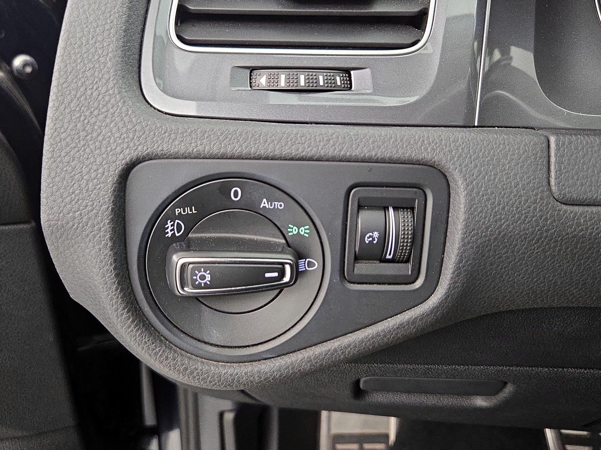 Thumbnail: 2017 Volkswagen Golf - 13