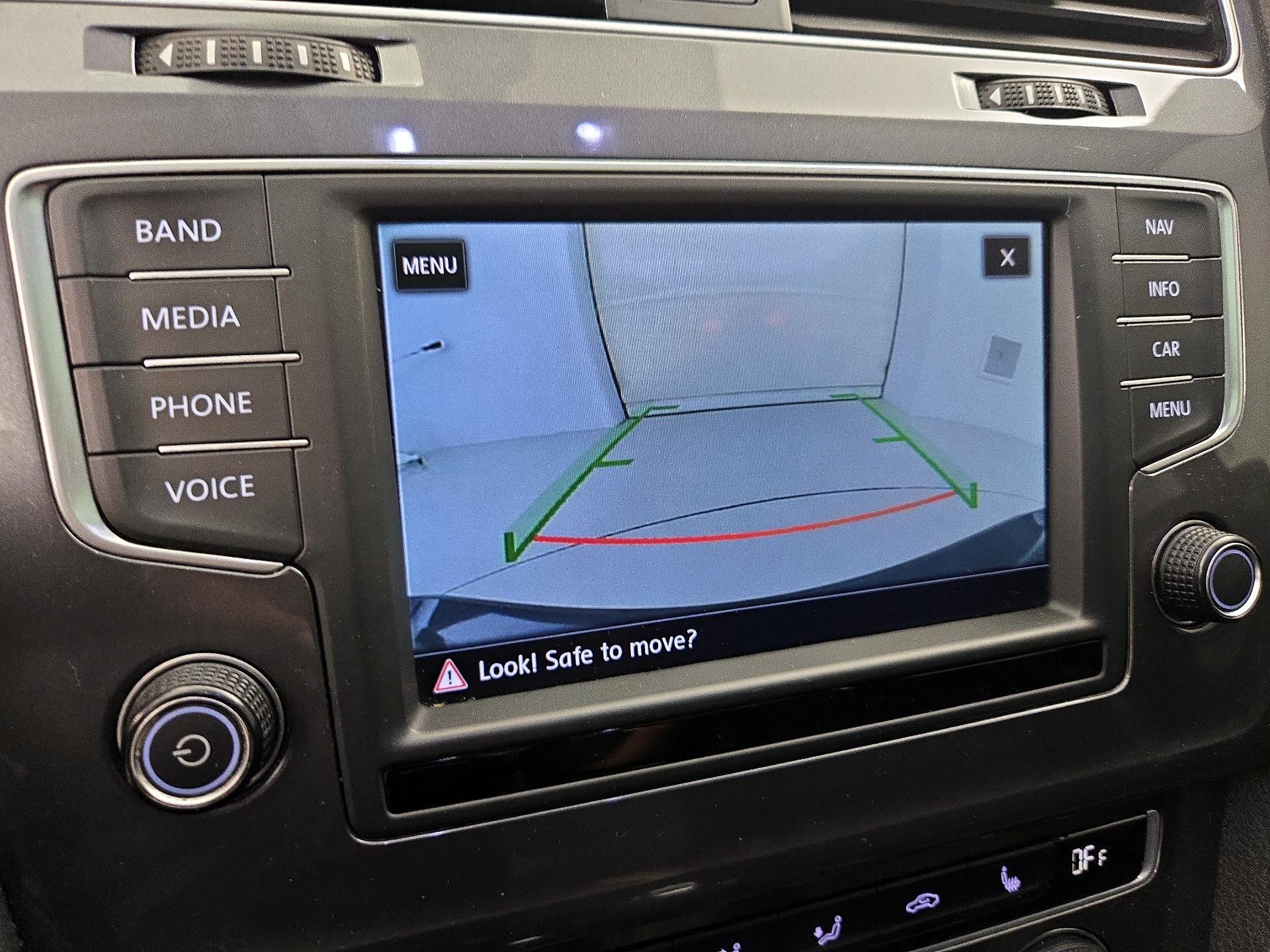 Thumbnail: 2017 Volkswagen Golf - 15