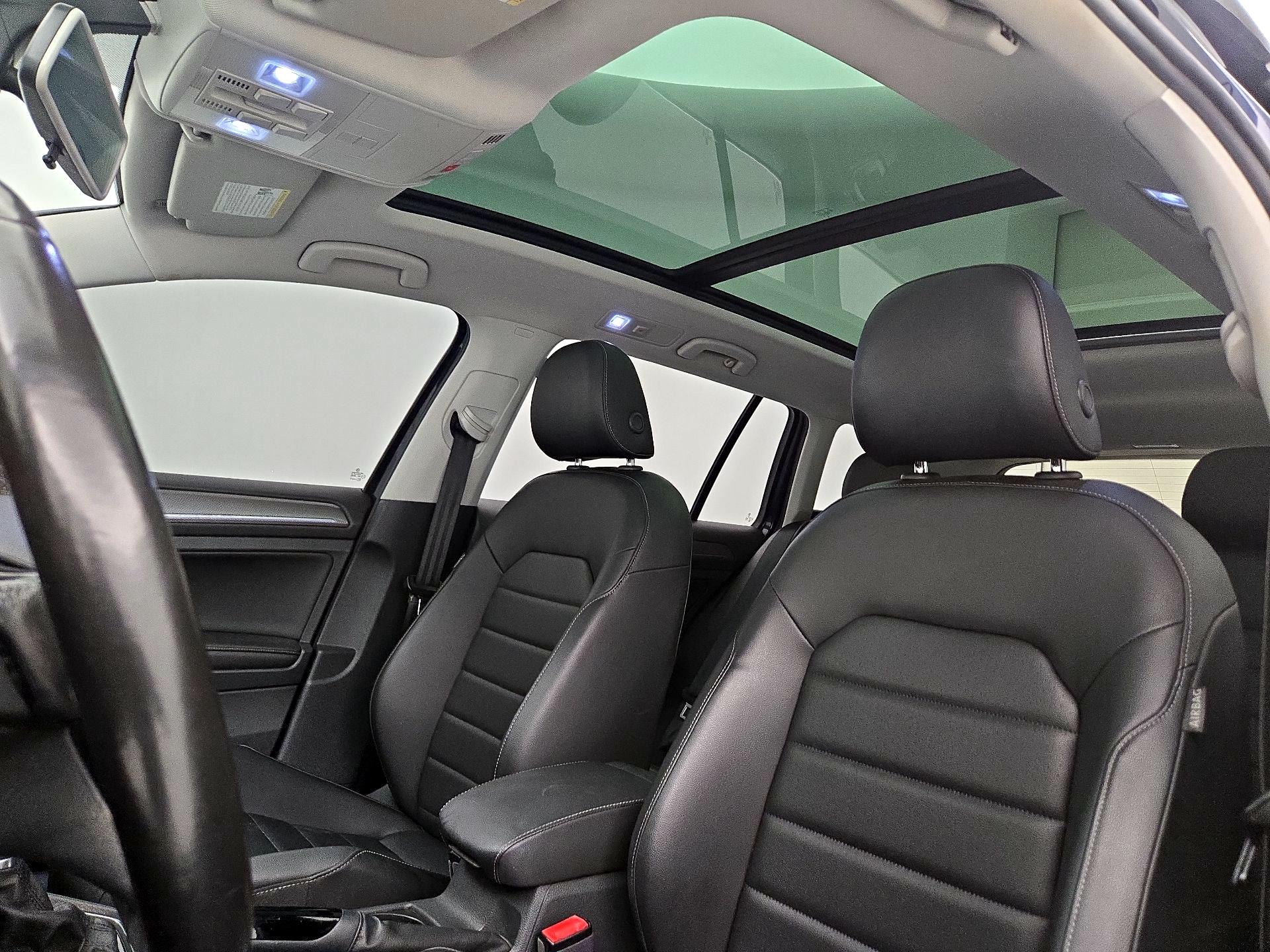 Thumbnail: 2017 Volkswagen Golf - 20