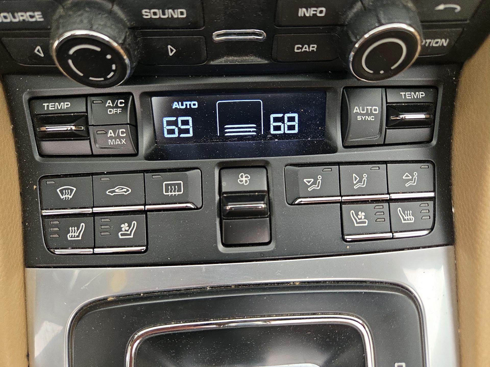 Thumbnail: 2016 Porsche Boxster - 17