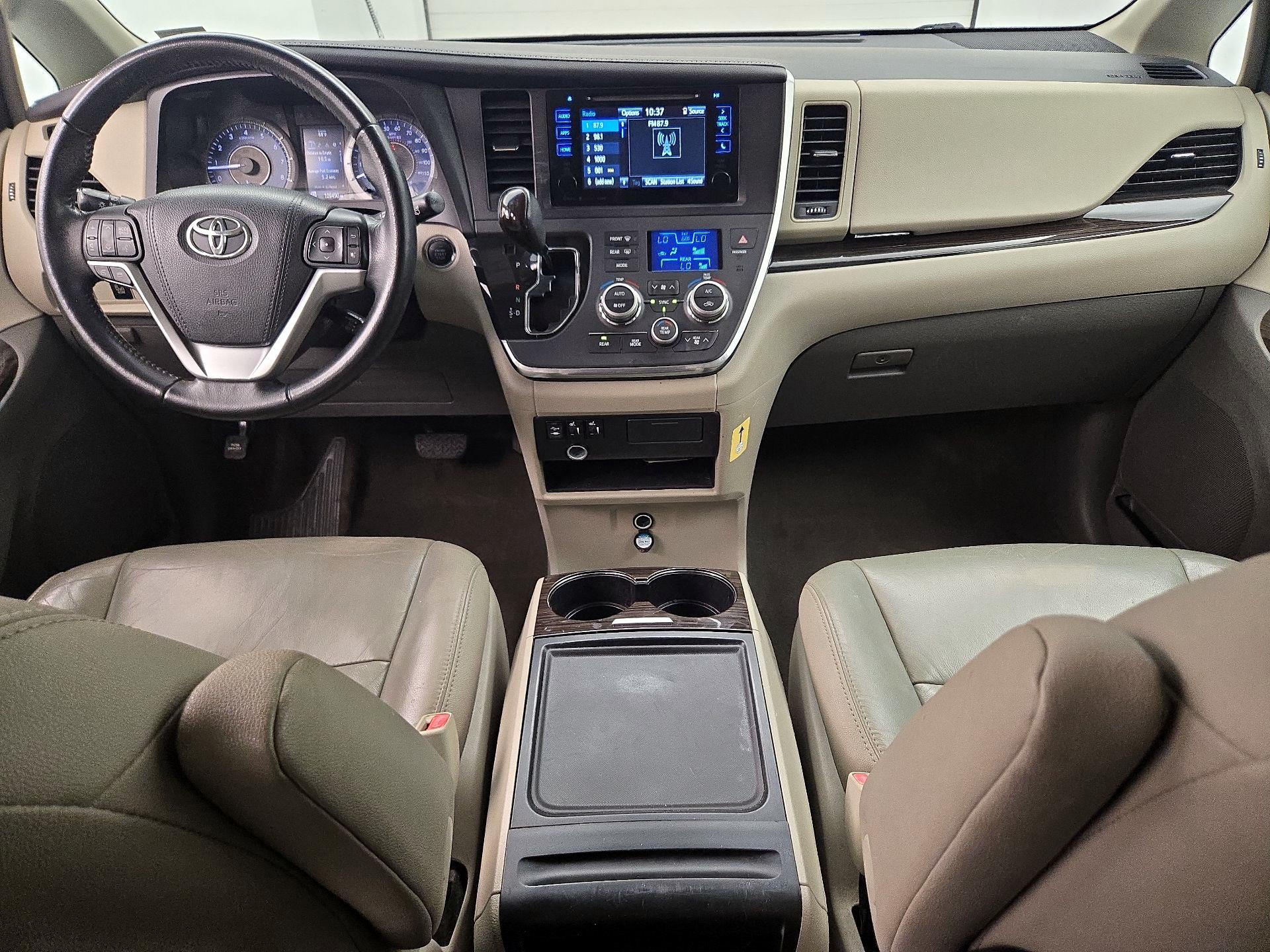 Thumbnail: 2016 Toyota Sienna - 9