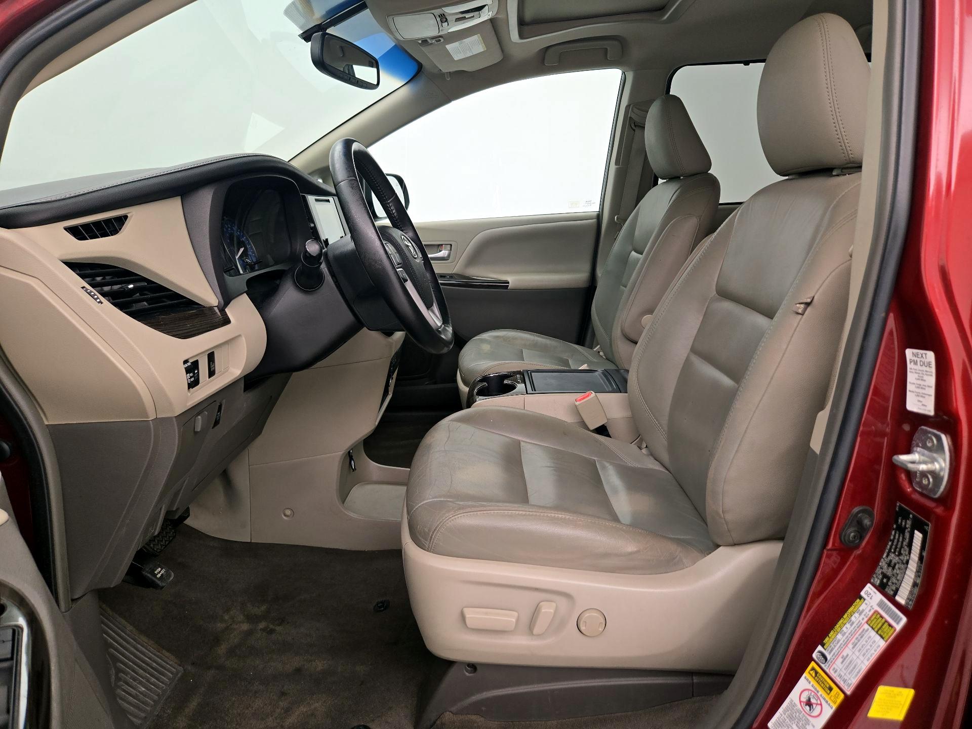 Thumbnail: 2016 Toyota Sienna - 11