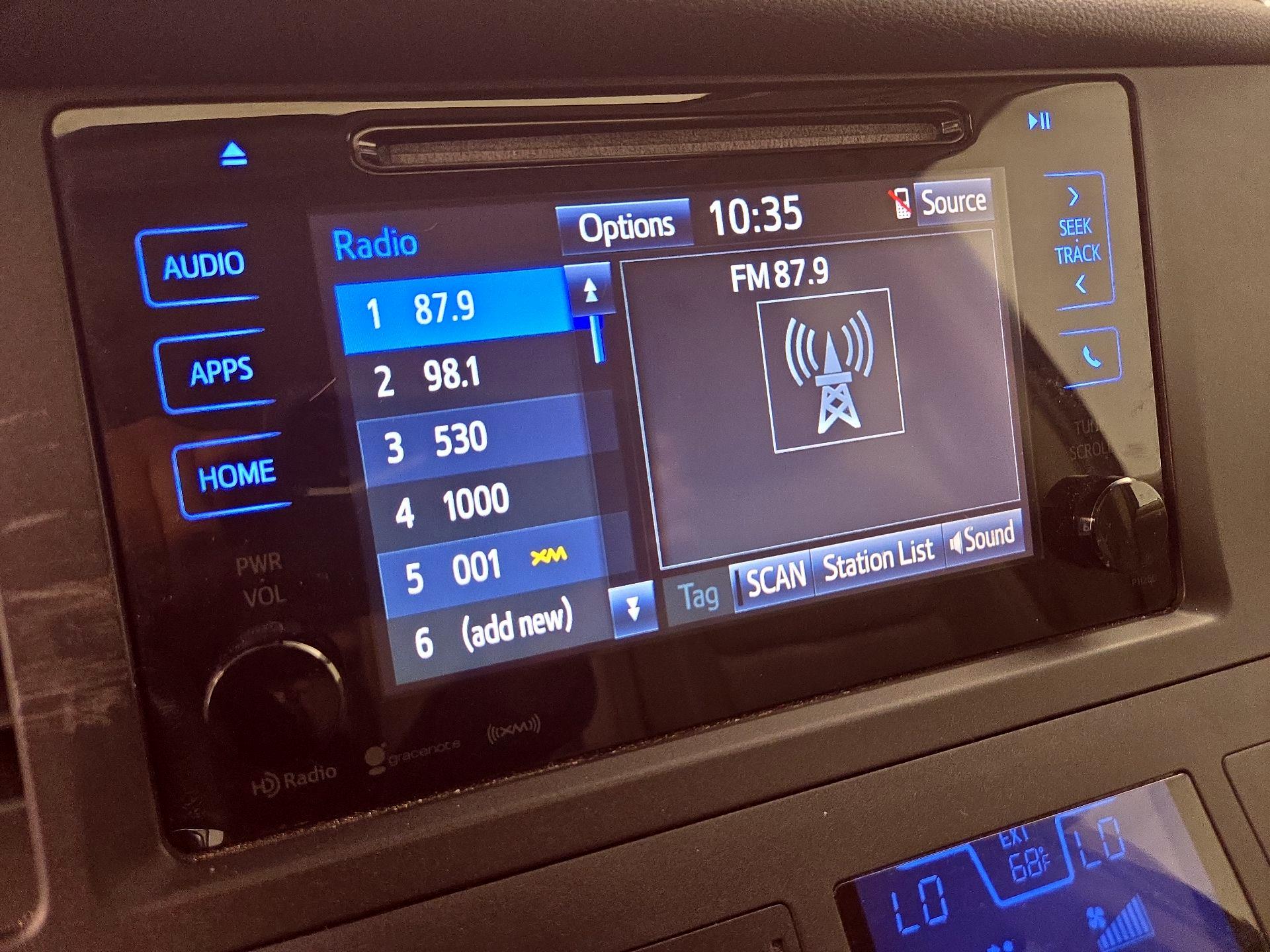 Thumbnail: 2016 Toyota Sienna - 15