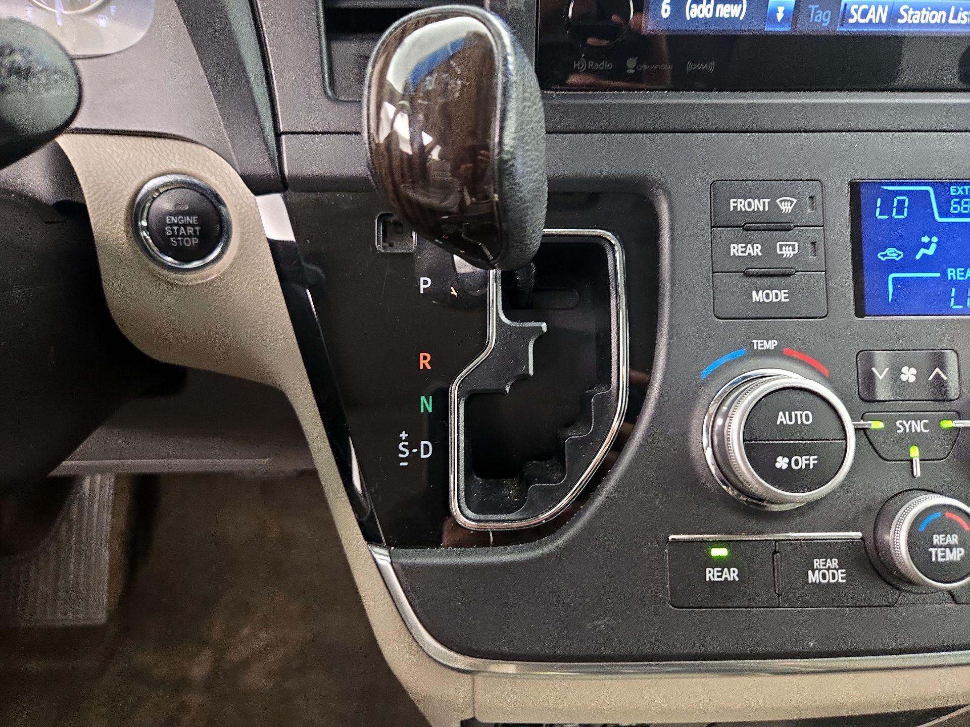 Thumbnail: 2016 Toyota Sienna - 17