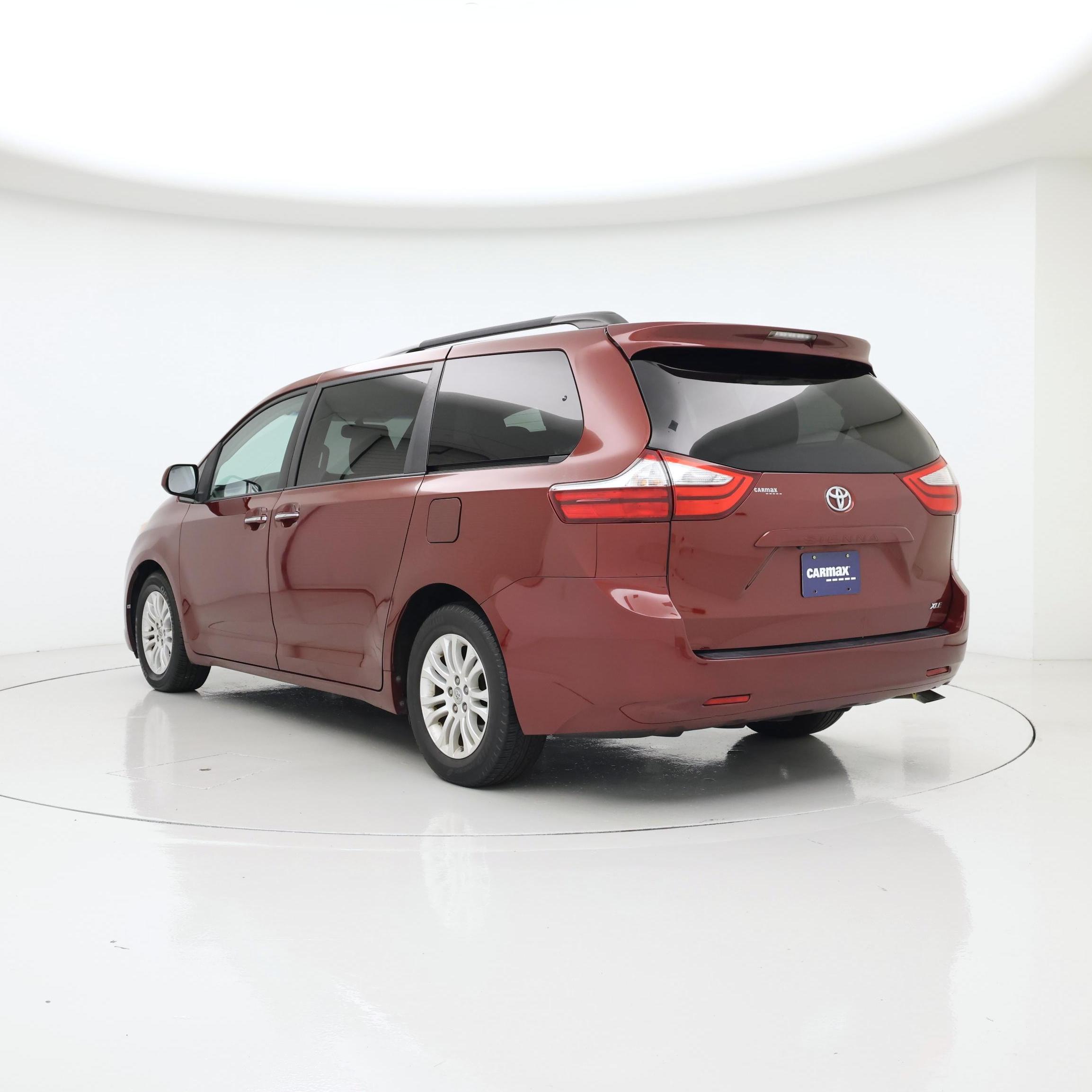 Thumbnail: 2016 Toyota Sienna - 2