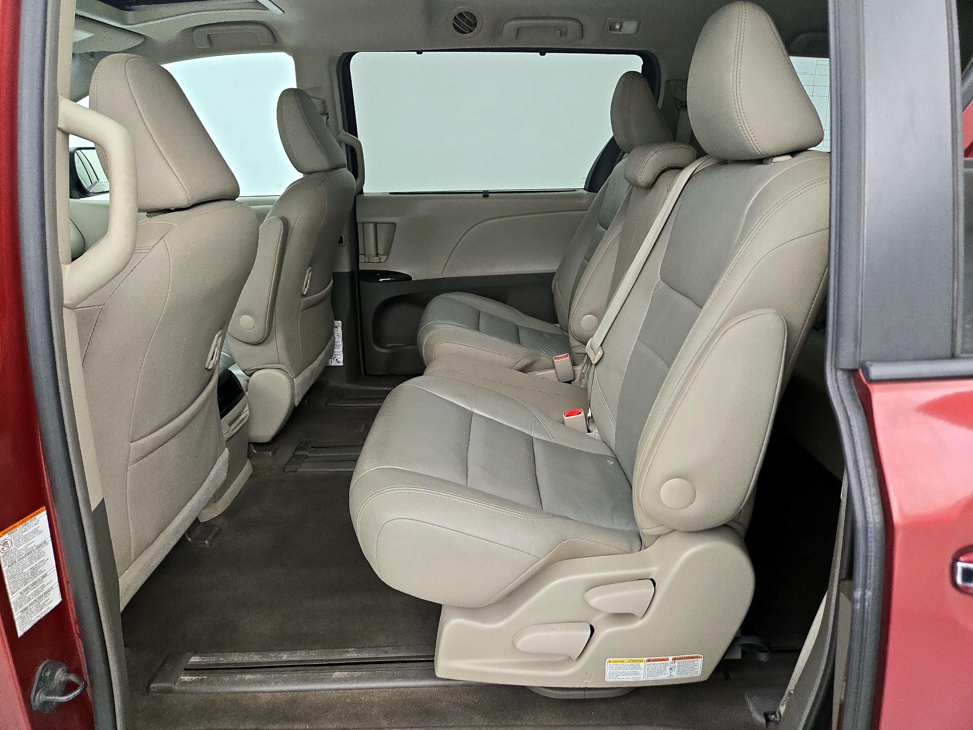 Thumbnail: 2016 Toyota Sienna - 20