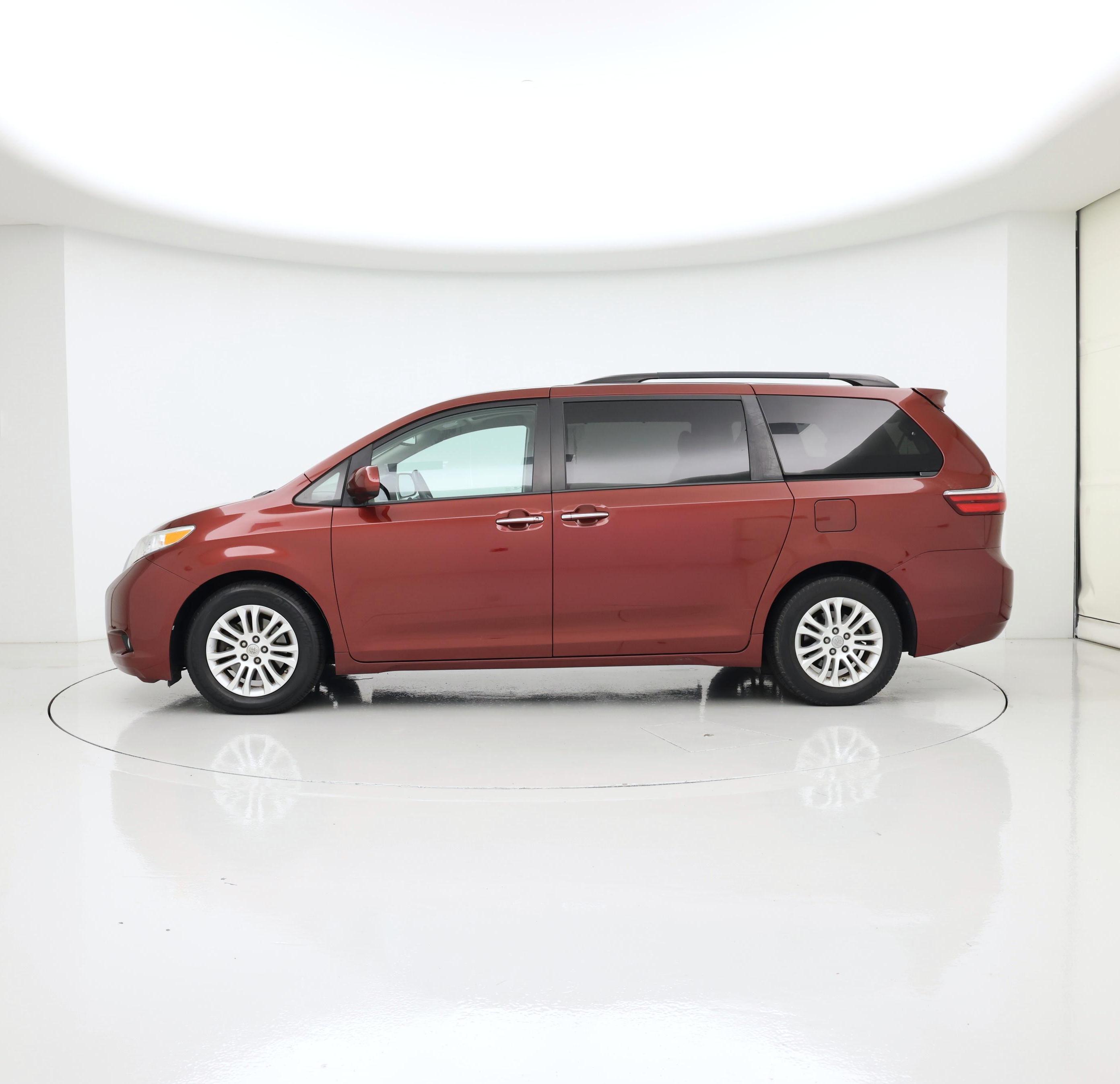 Thumbnail: 2016 Toyota Sienna - 3