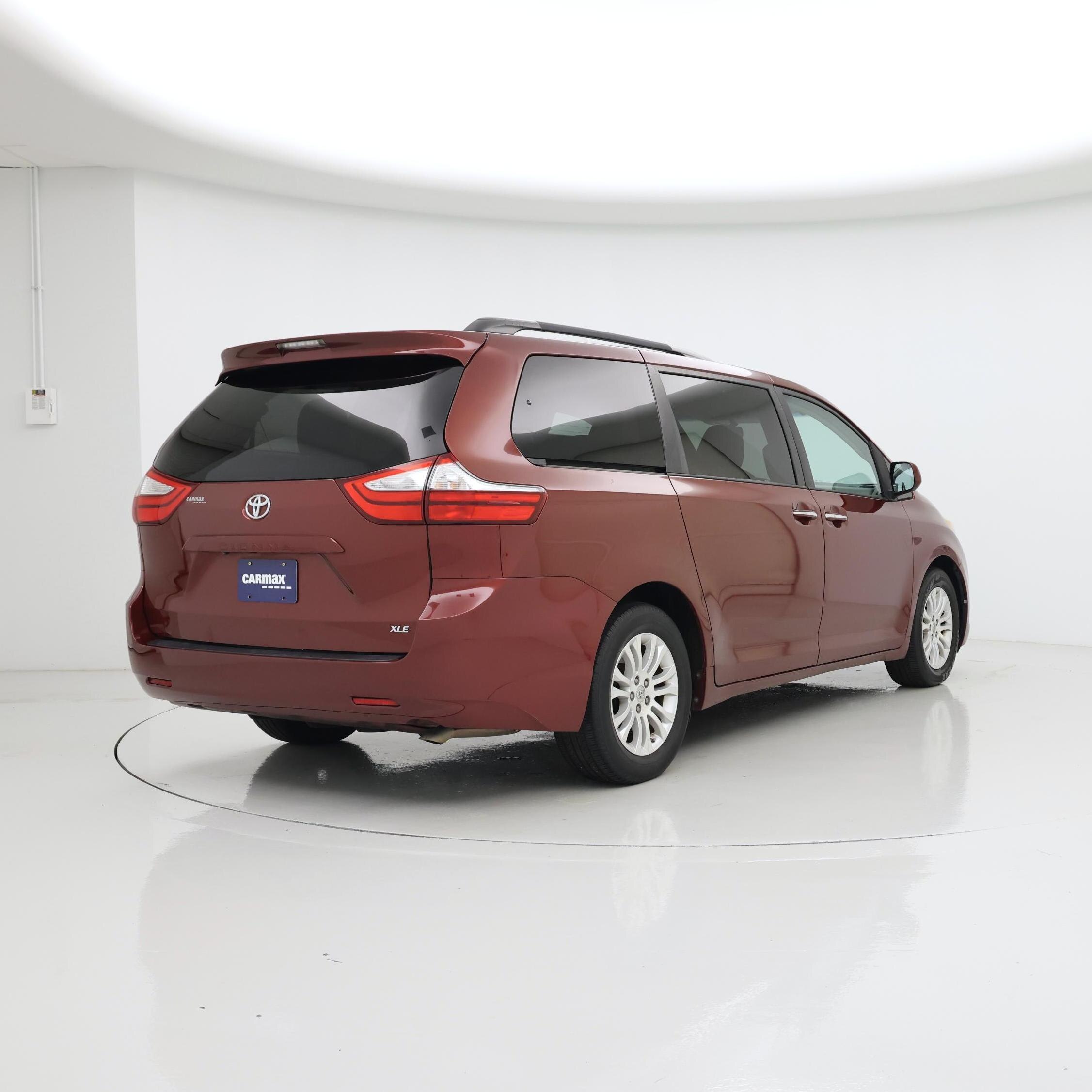 Thumbnail: 2016 Toyota Sienna - 8