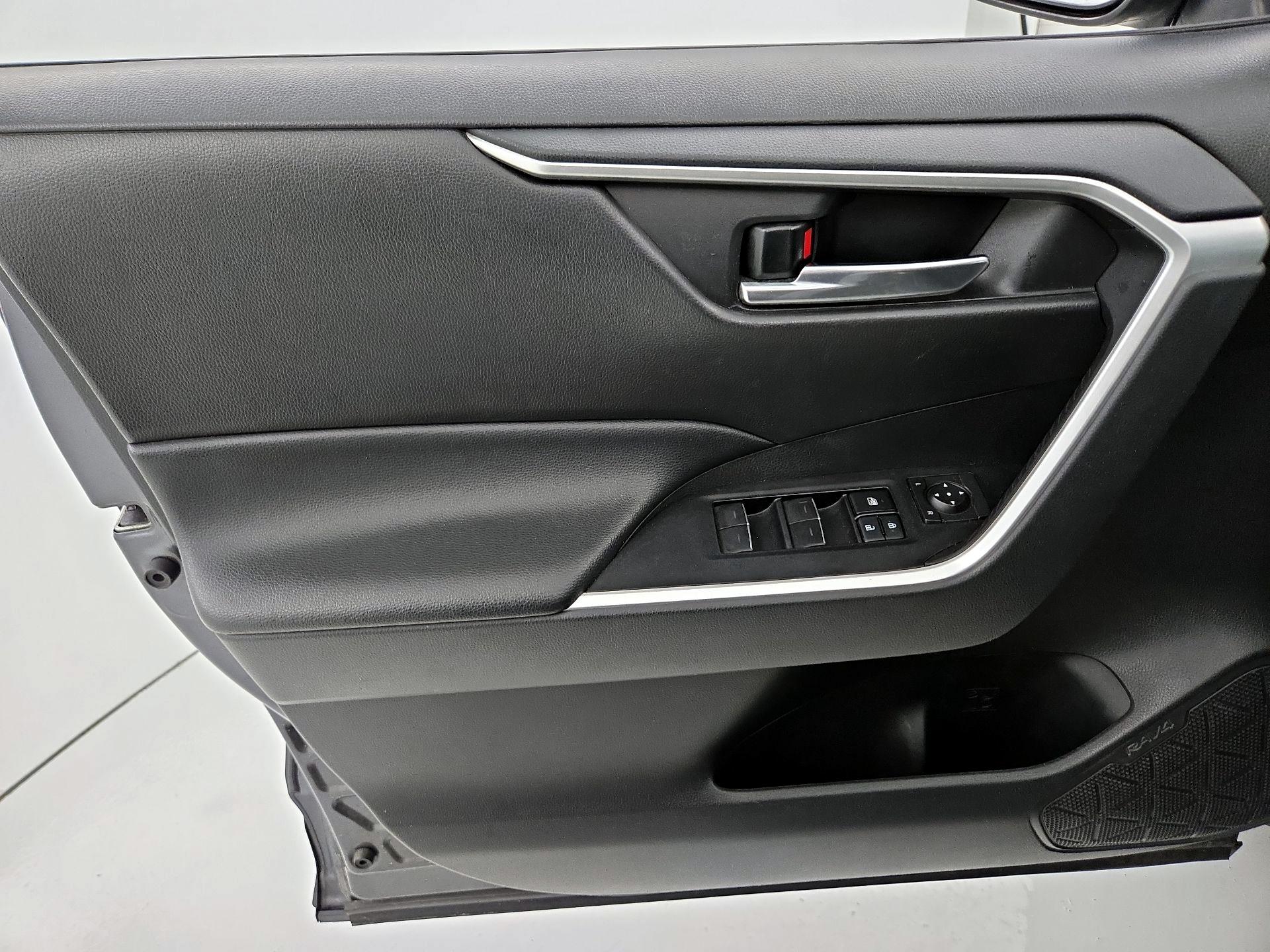 Thumbnail: 2022 Toyota RAV4 - 12