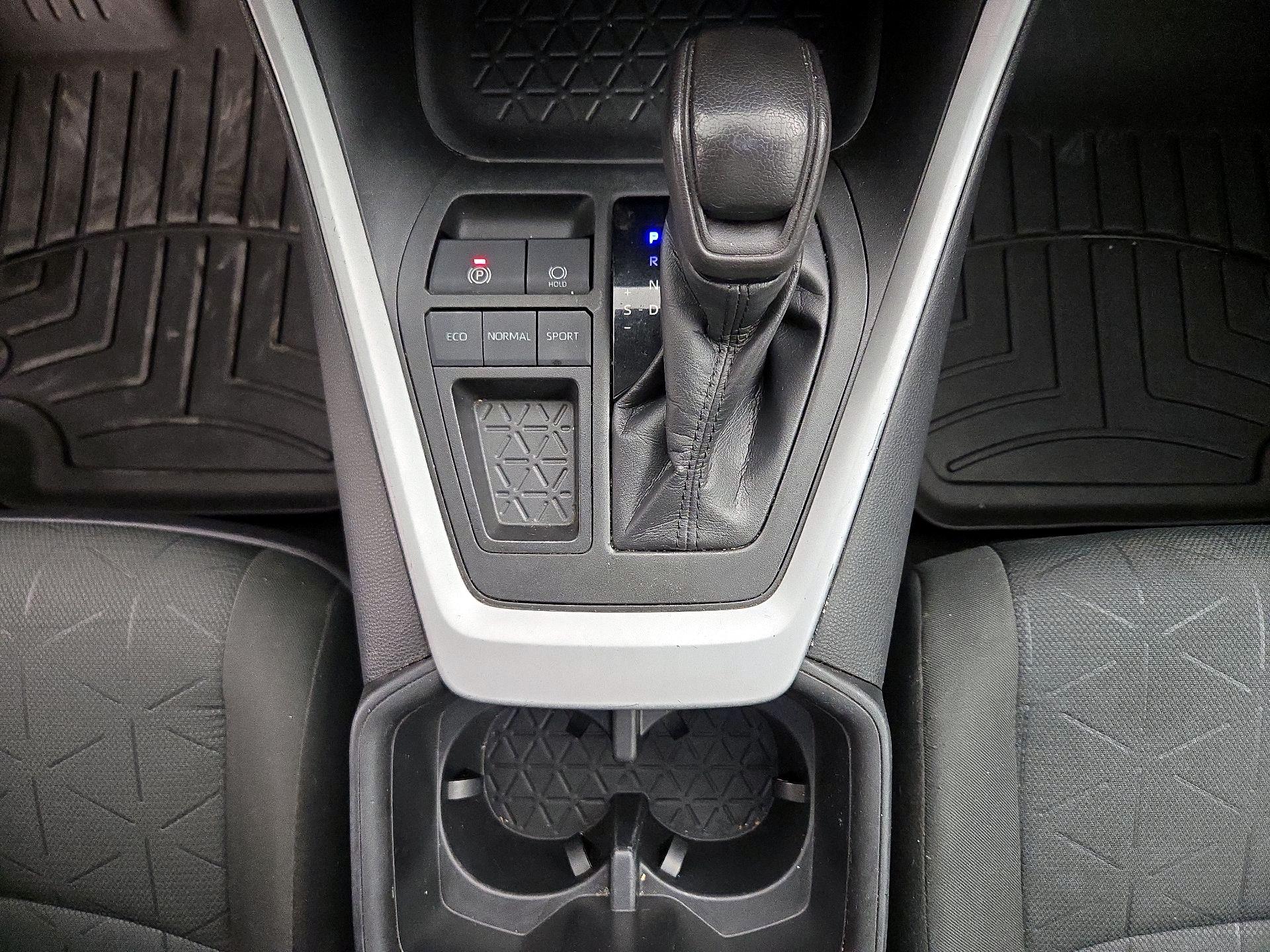 Thumbnail: 2022 Toyota RAV4 - 17