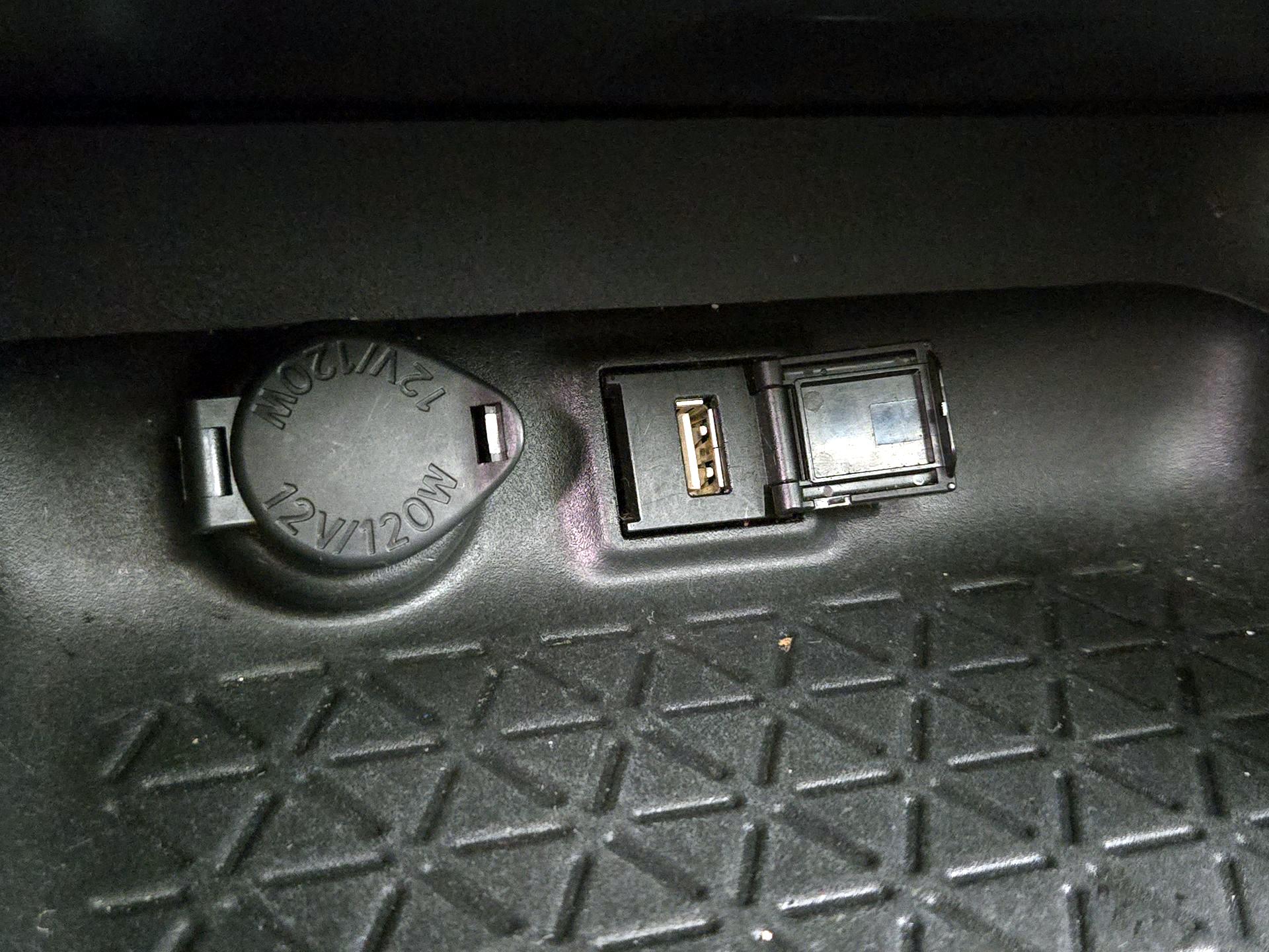 Thumbnail: 2022 Toyota RAV4 - 18