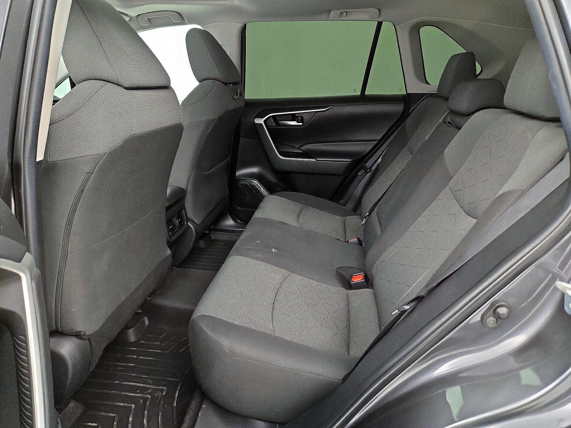 Thumbnail: 2022 Toyota RAV4 - 20