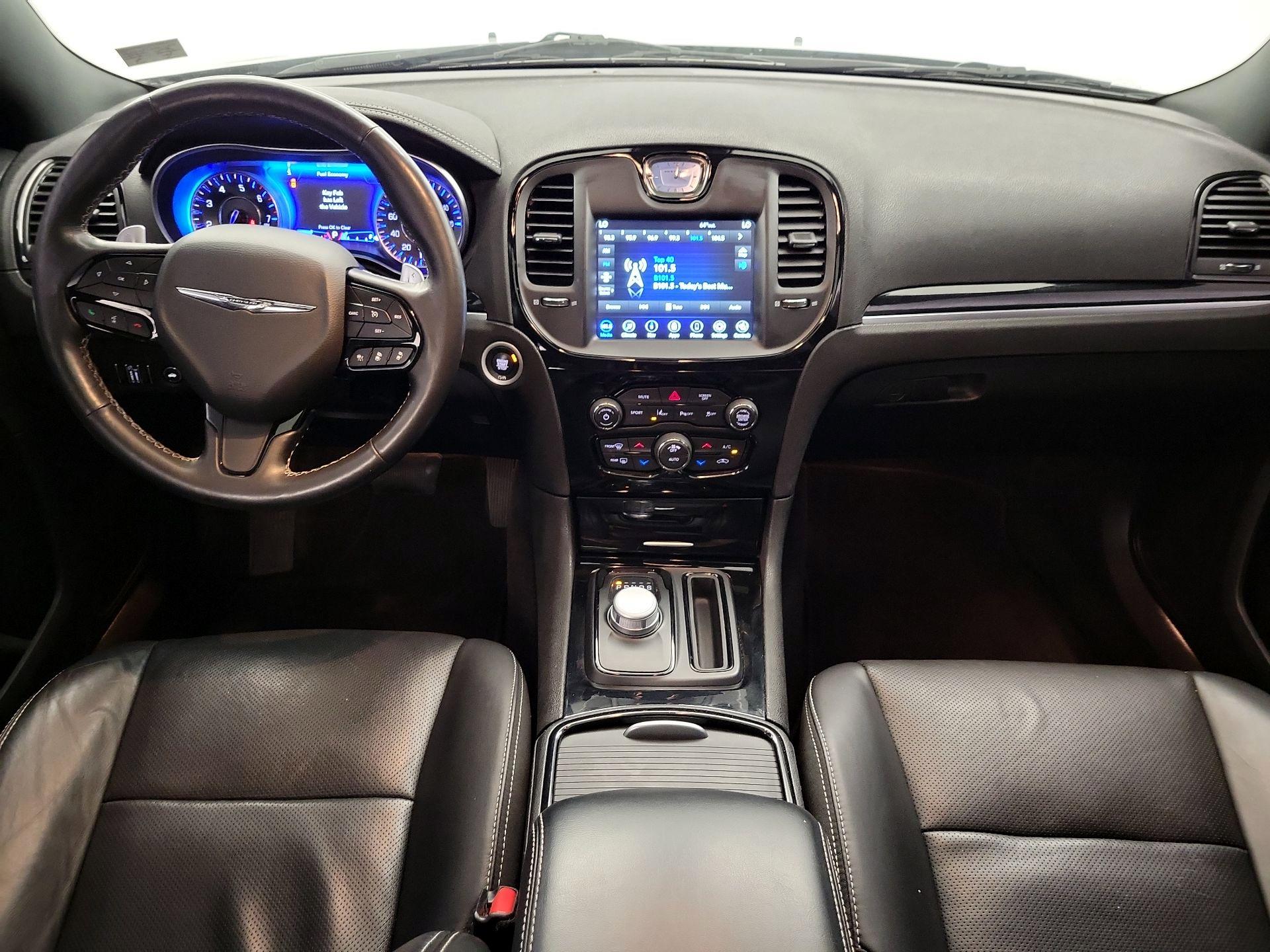 Thumbnail: 2022 Chrysler 300 - 9