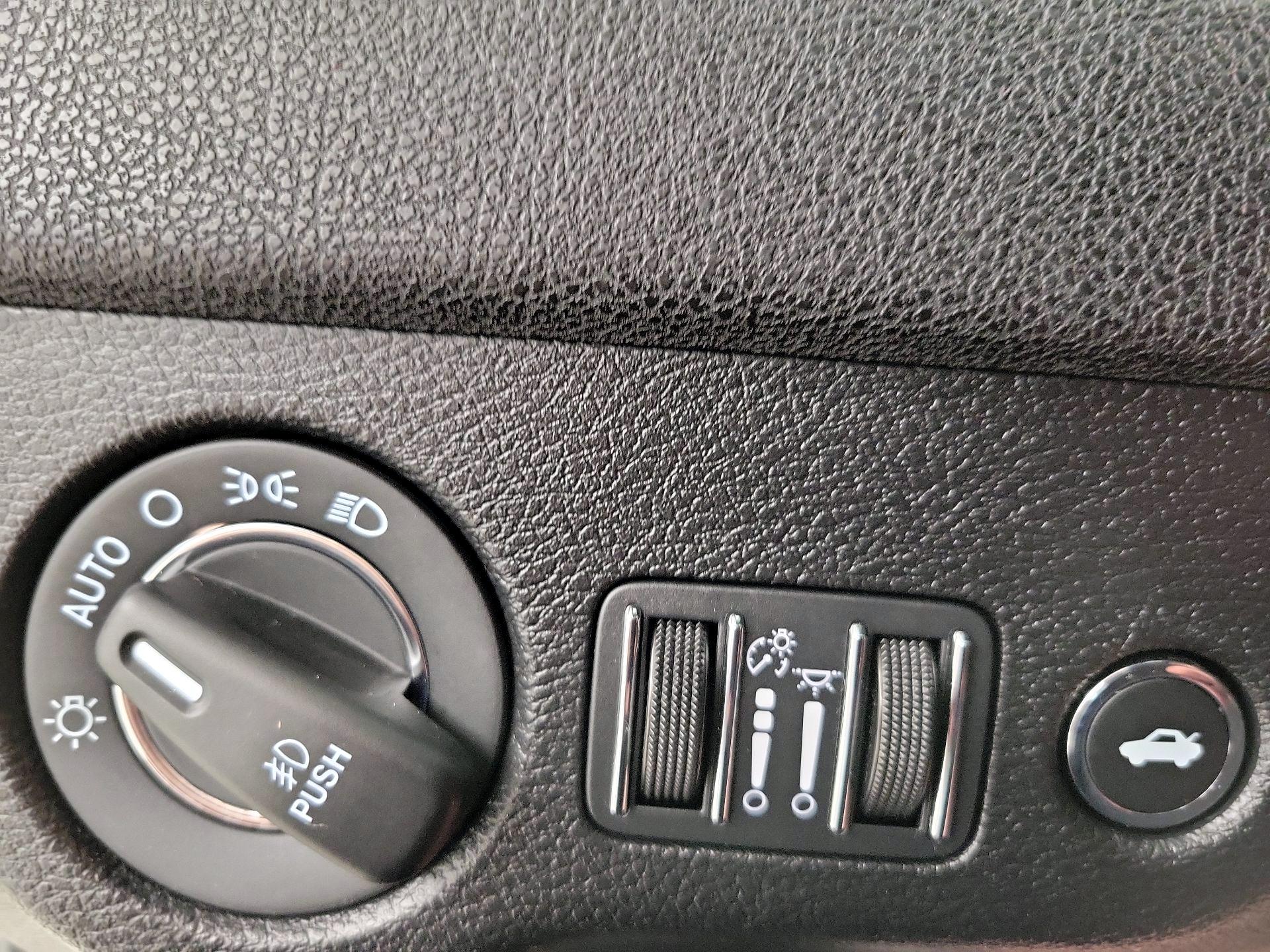 Thumbnail: 2022 Chrysler 300 - 13