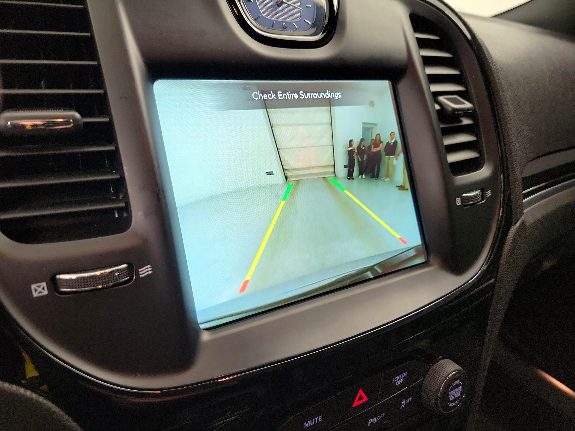 Thumbnail: 2022 Chrysler 300 - 14