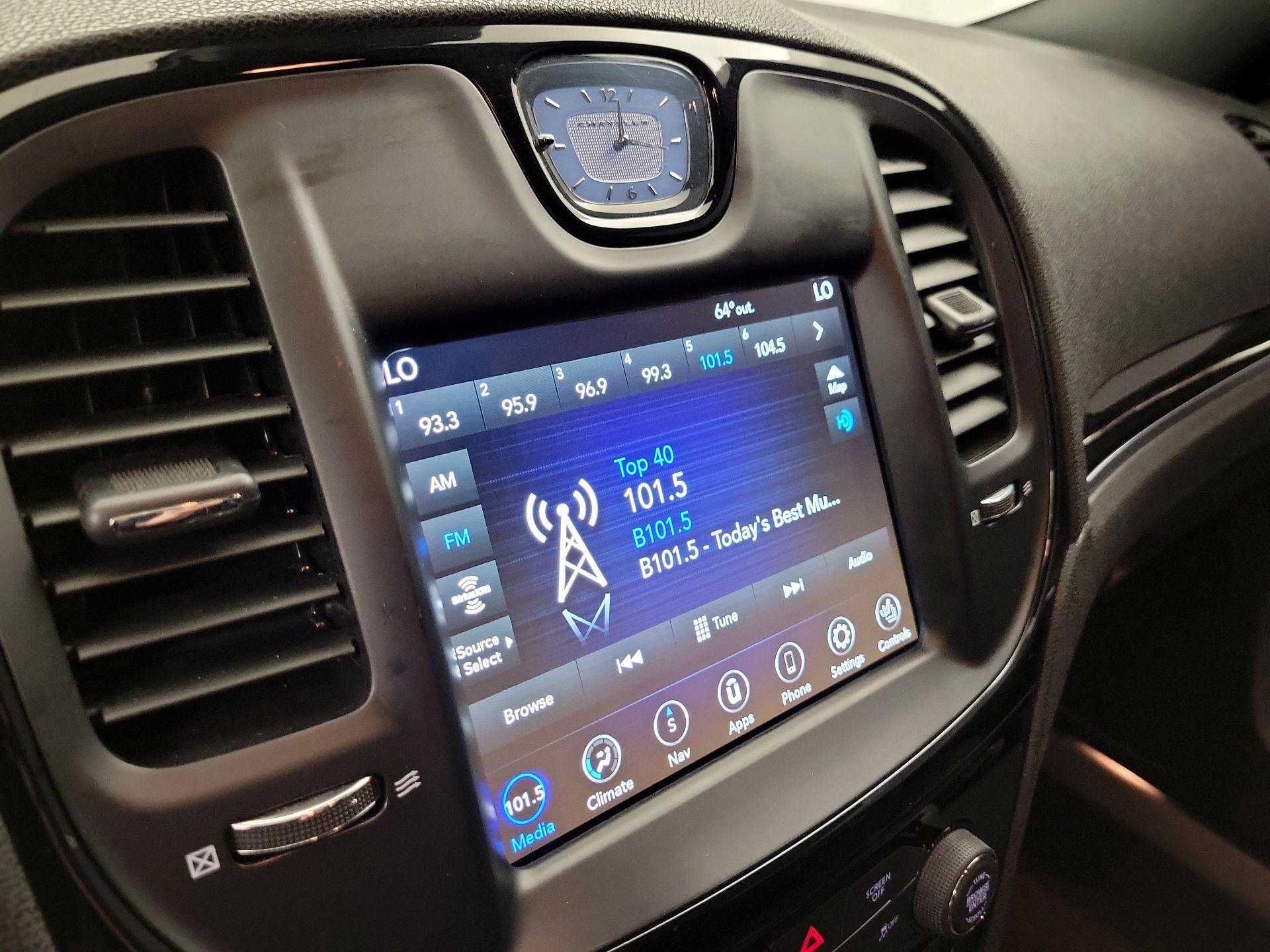 Thumbnail: 2022 Chrysler 300 - 15