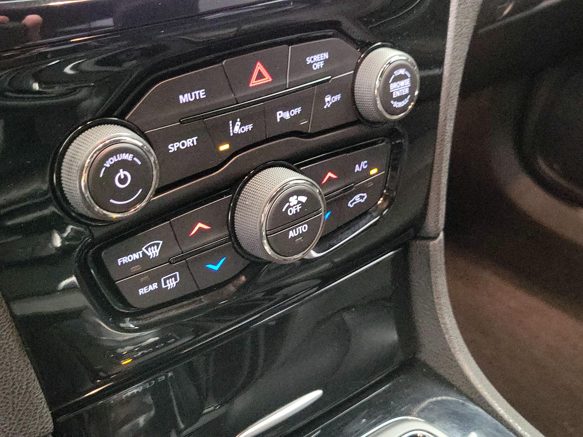 Thumbnail: 2022 Chrysler 300 - 16