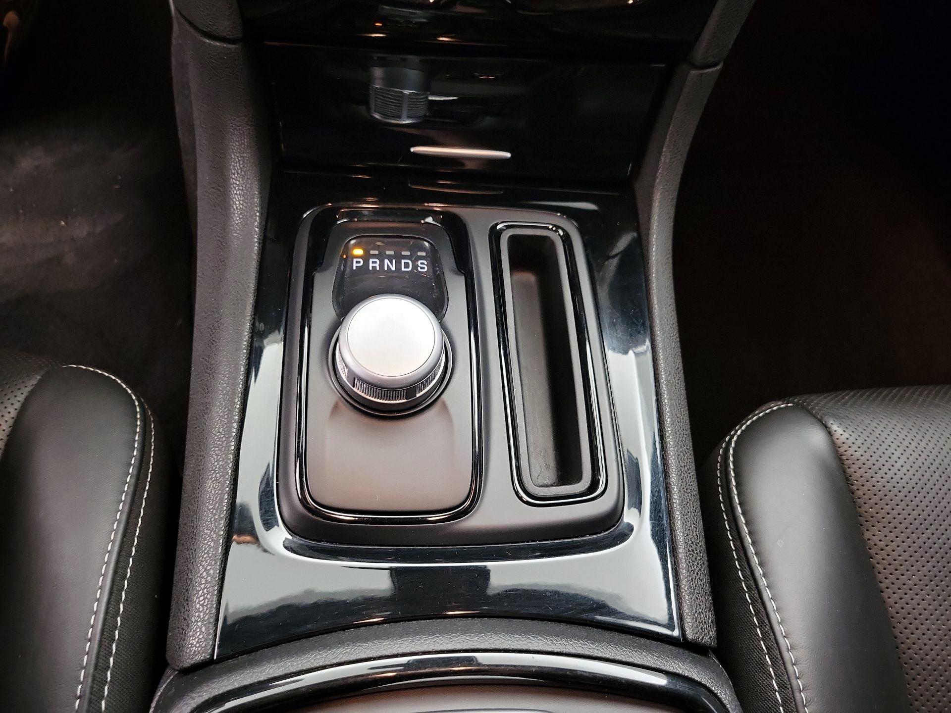 Thumbnail: 2022 Chrysler 300 - 17