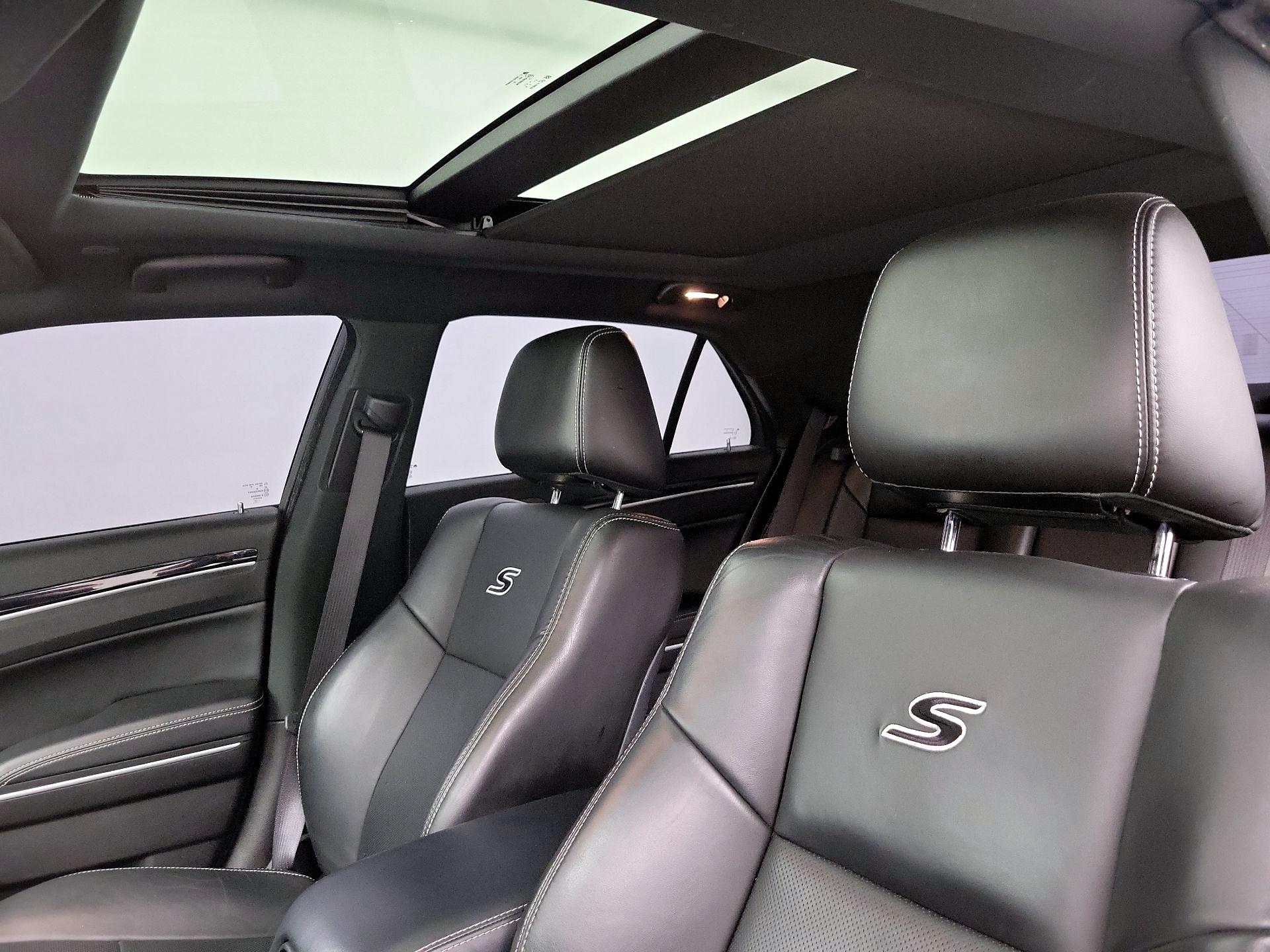 Thumbnail: 2022 Chrysler 300 - 19