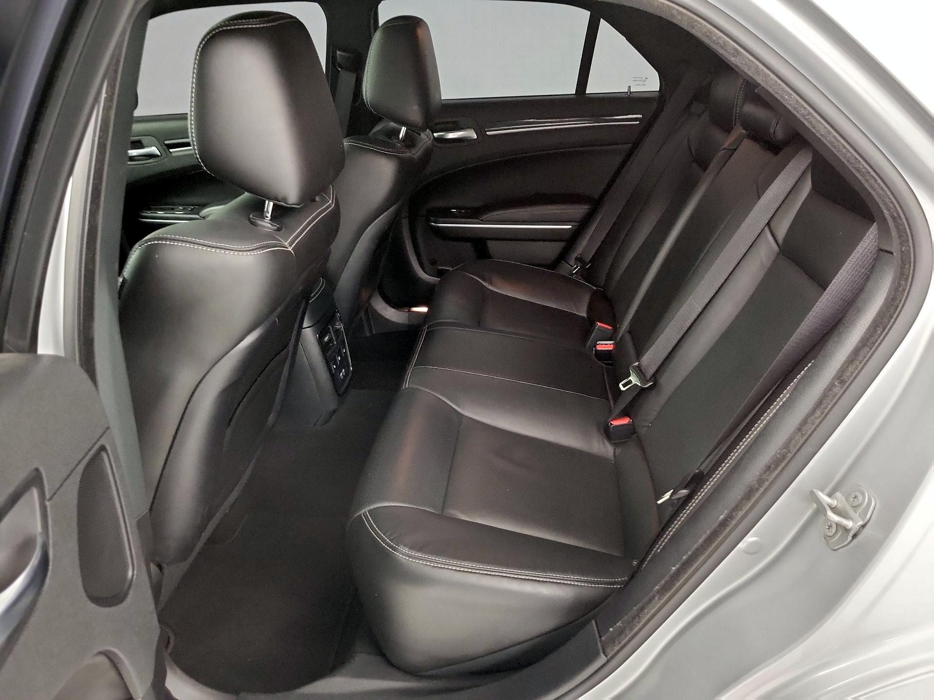 Thumbnail: 2022 Chrysler 300 - 20