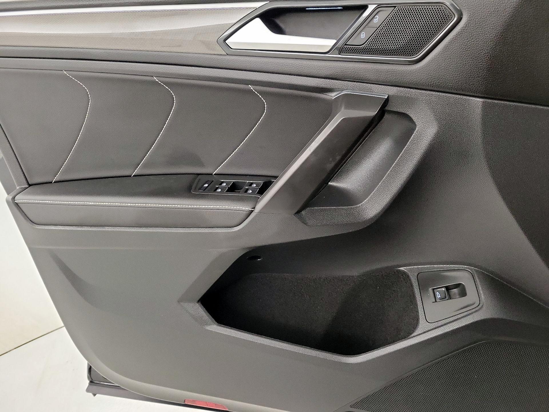 Thumbnail: 2022 Volkswagen Tiguan - 12