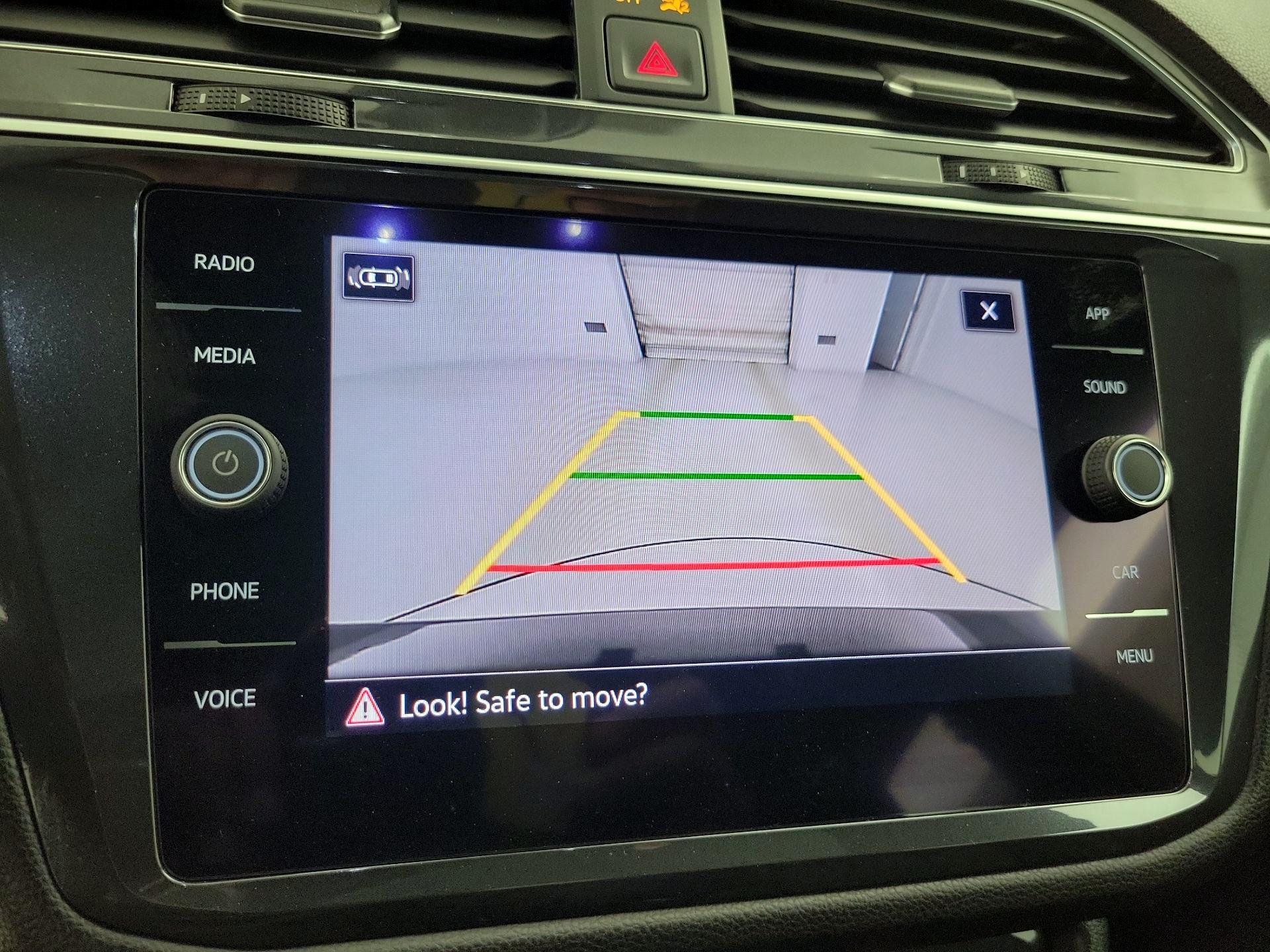 Thumbnail: 2022 Volkswagen Tiguan - 14