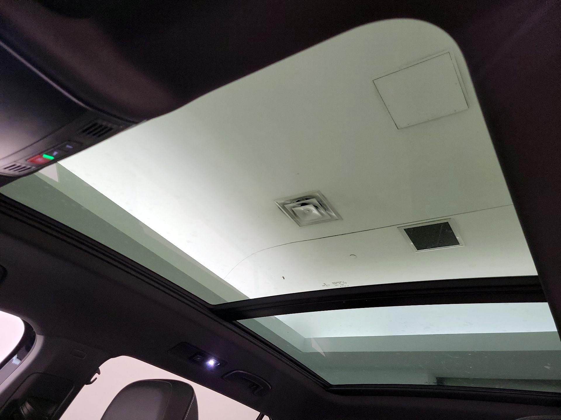 Thumbnail: 2022 Volkswagen Tiguan - 19