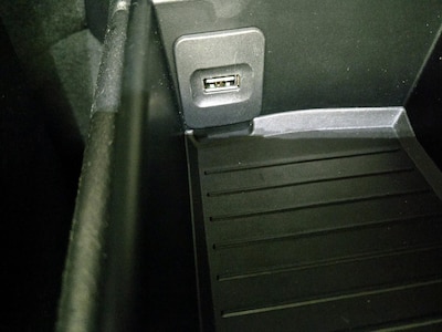 USB/AUX Ports