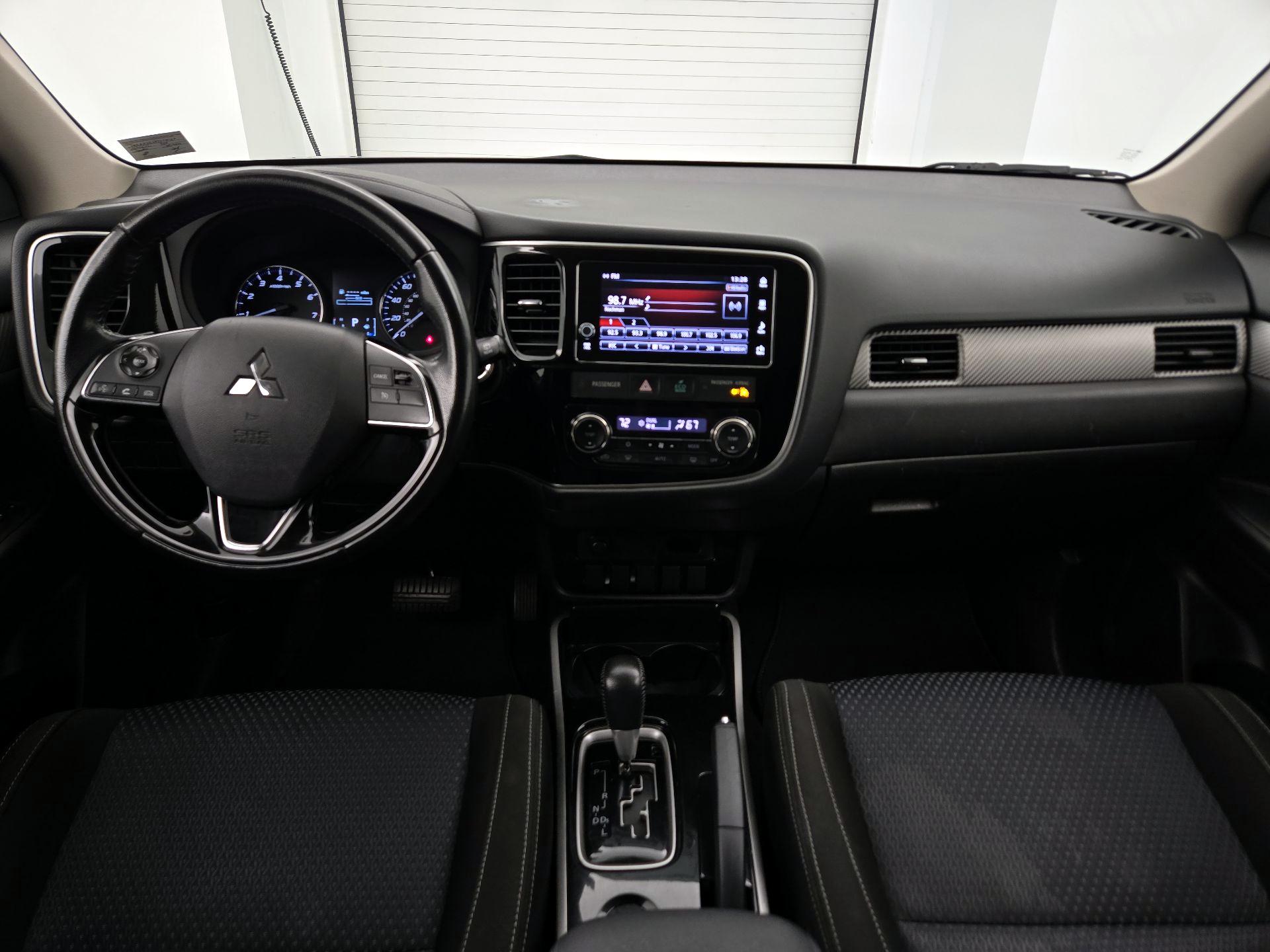 Thumbnail: 2018 Mitsubishi Outlander - 9