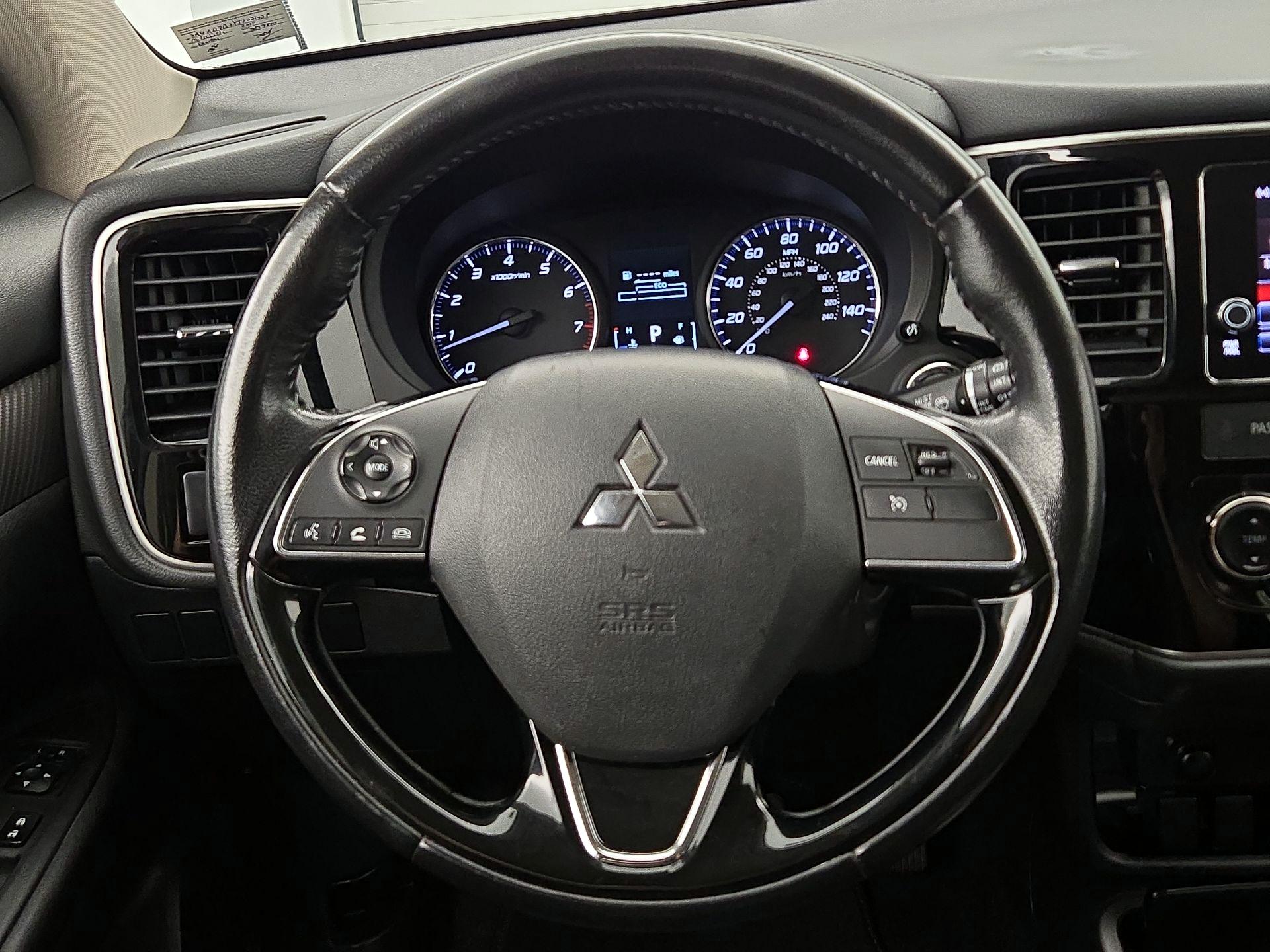 Thumbnail: 2018 Mitsubishi Outlander - 10