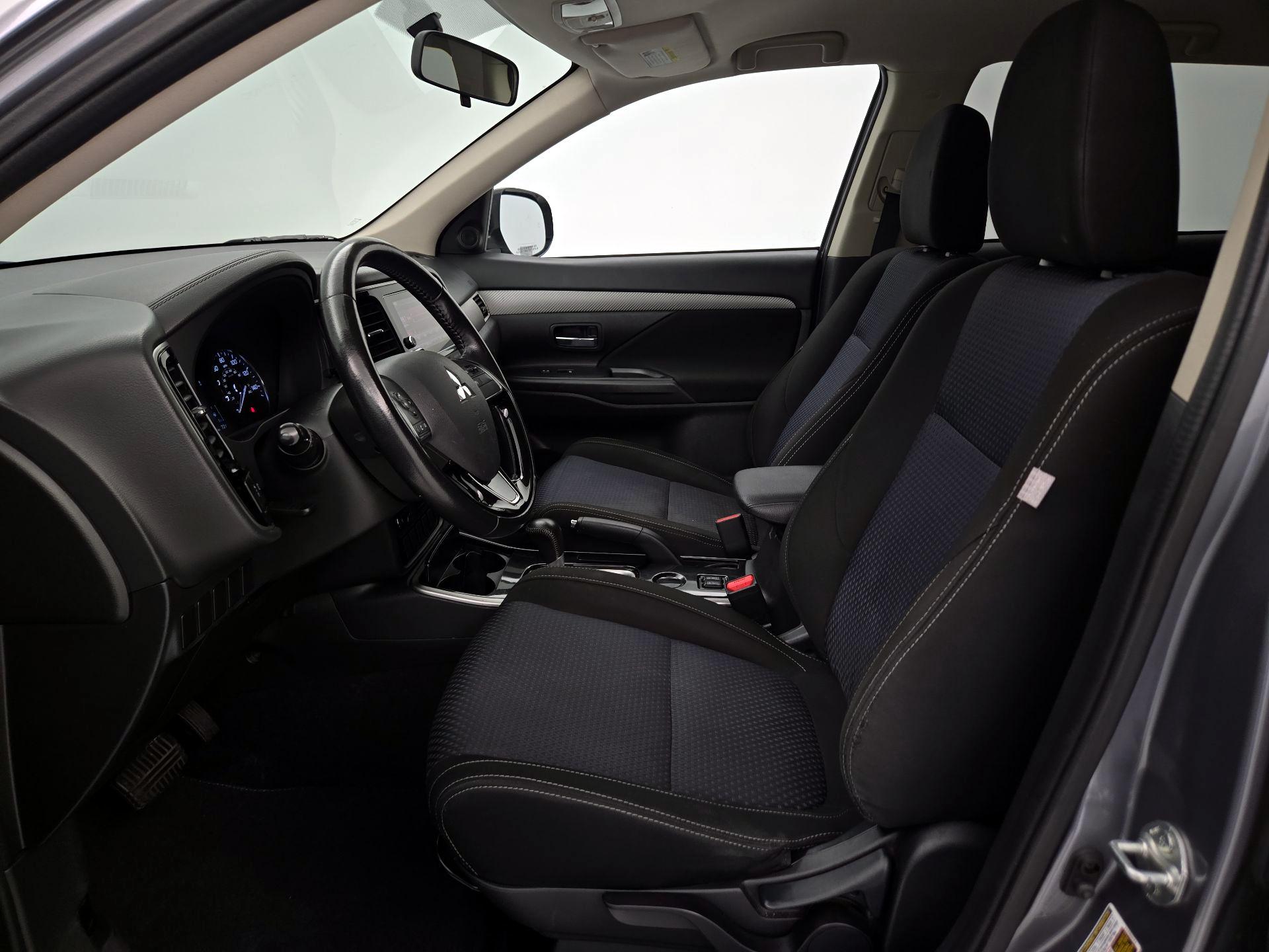 Thumbnail: 2018 Mitsubishi Outlander - 11