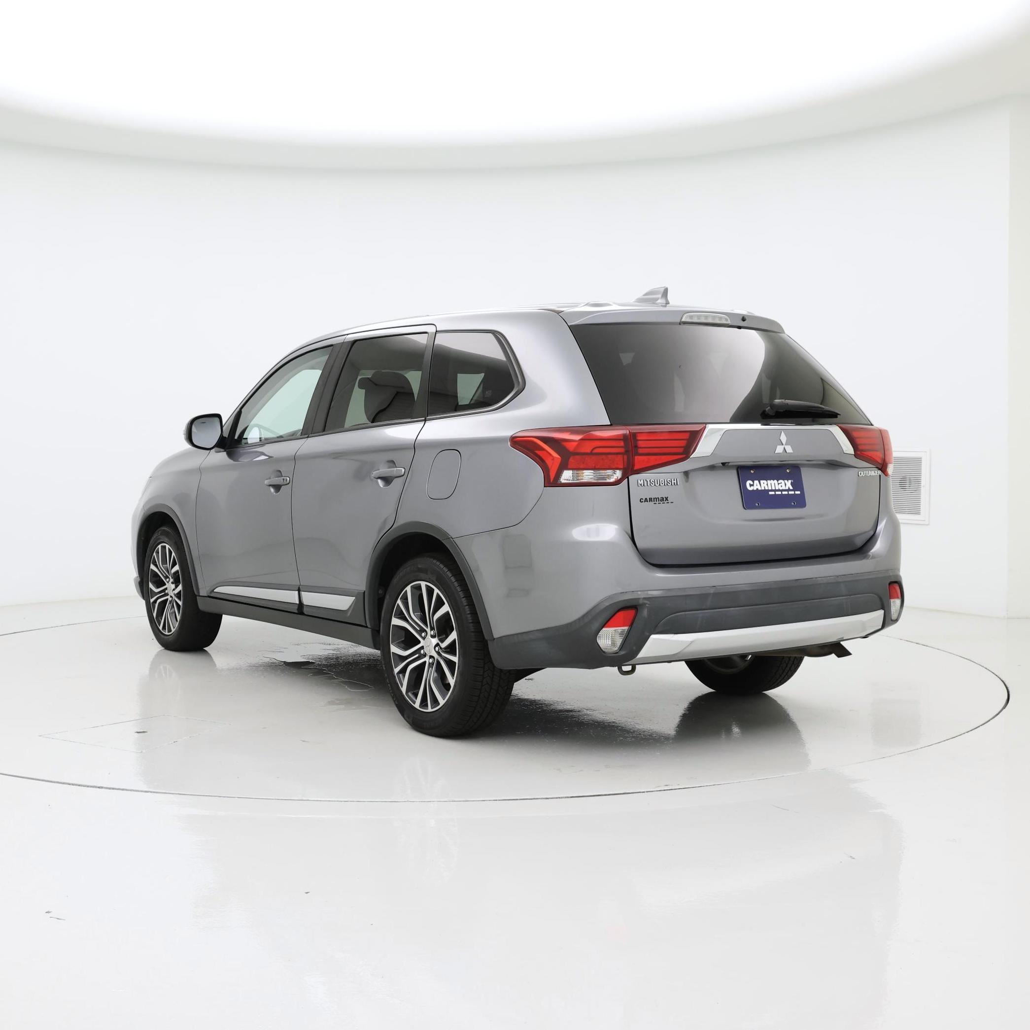 Thumbnail: 2018 Mitsubishi Outlander - 2