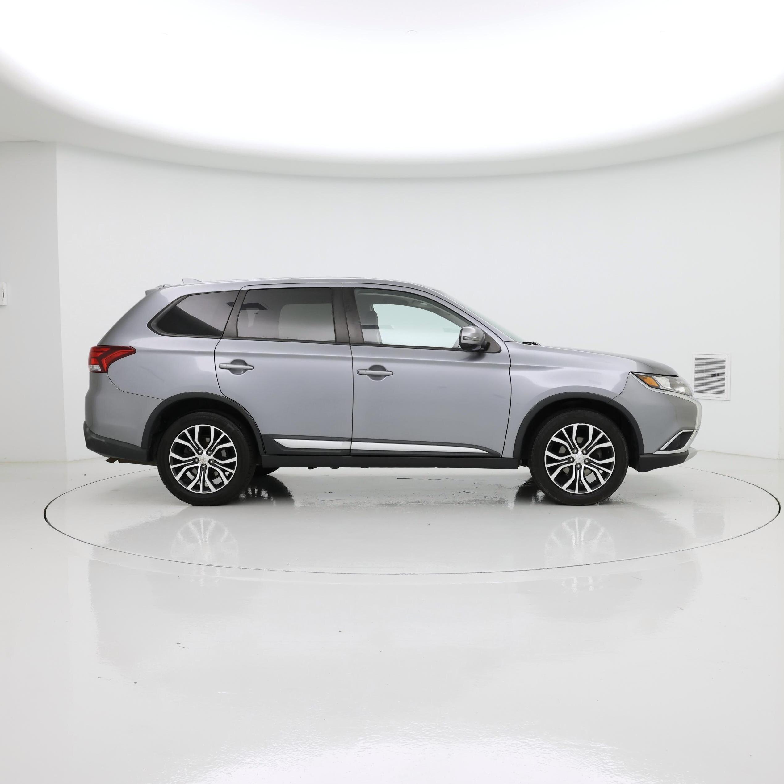 Thumbnail: 2018 Mitsubishi Outlander - 7