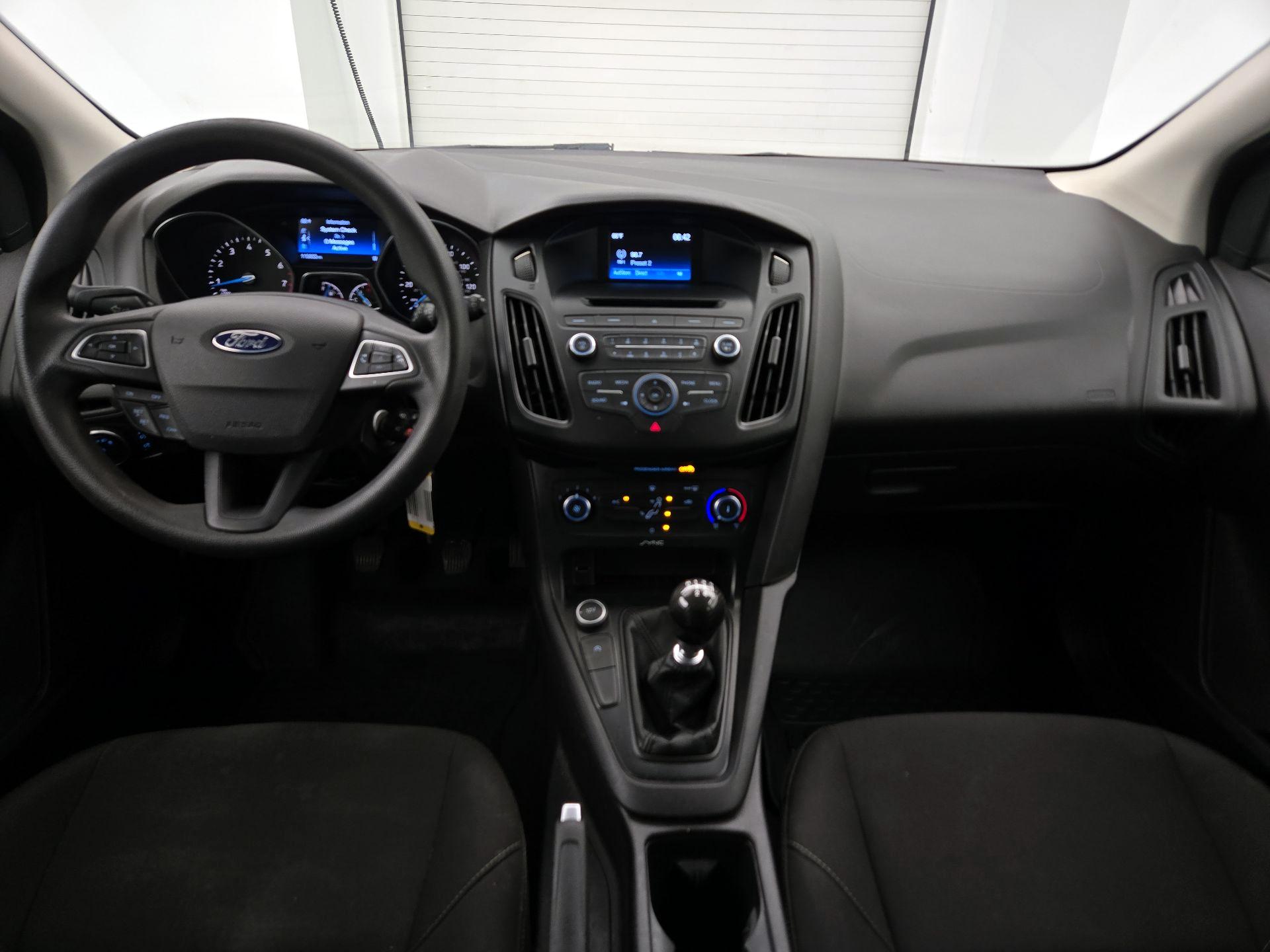 Thumbnail: 2015 Ford Focus - 9