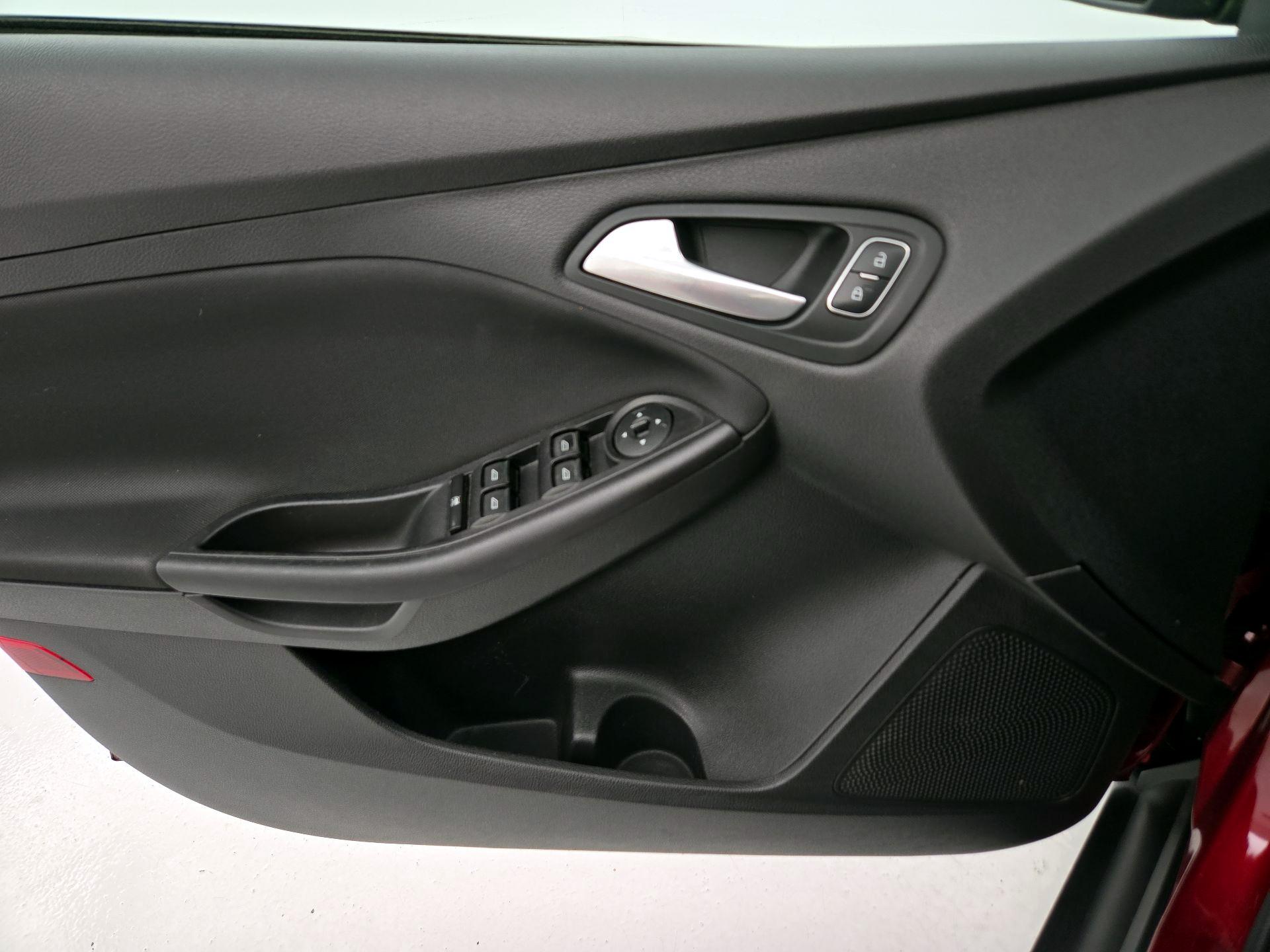 Thumbnail: 2015 Ford Focus - 12