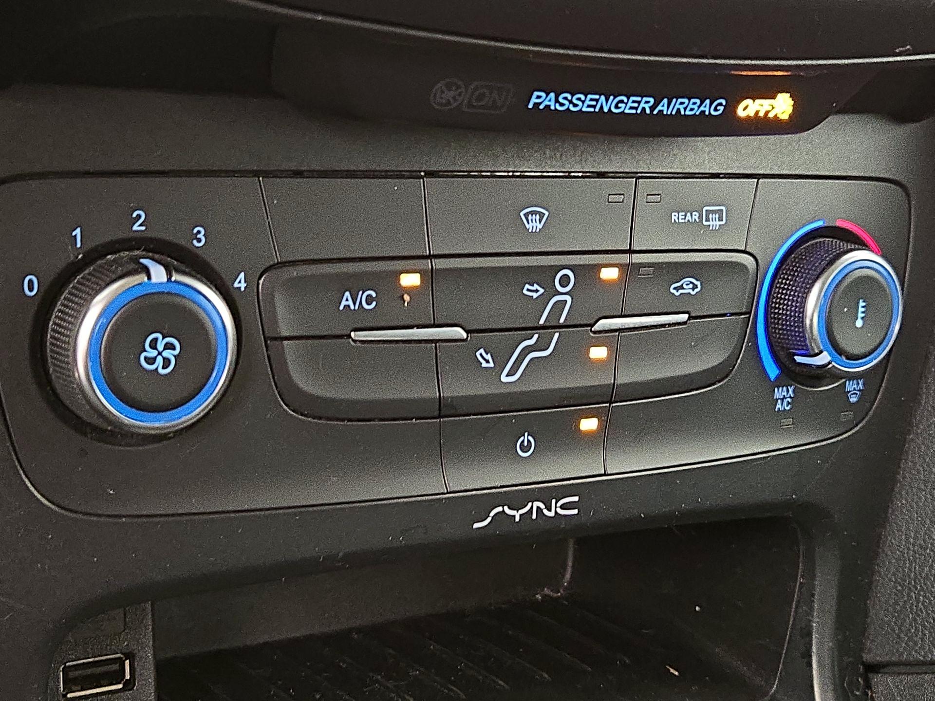 Thumbnail: 2015 Ford Focus - 16