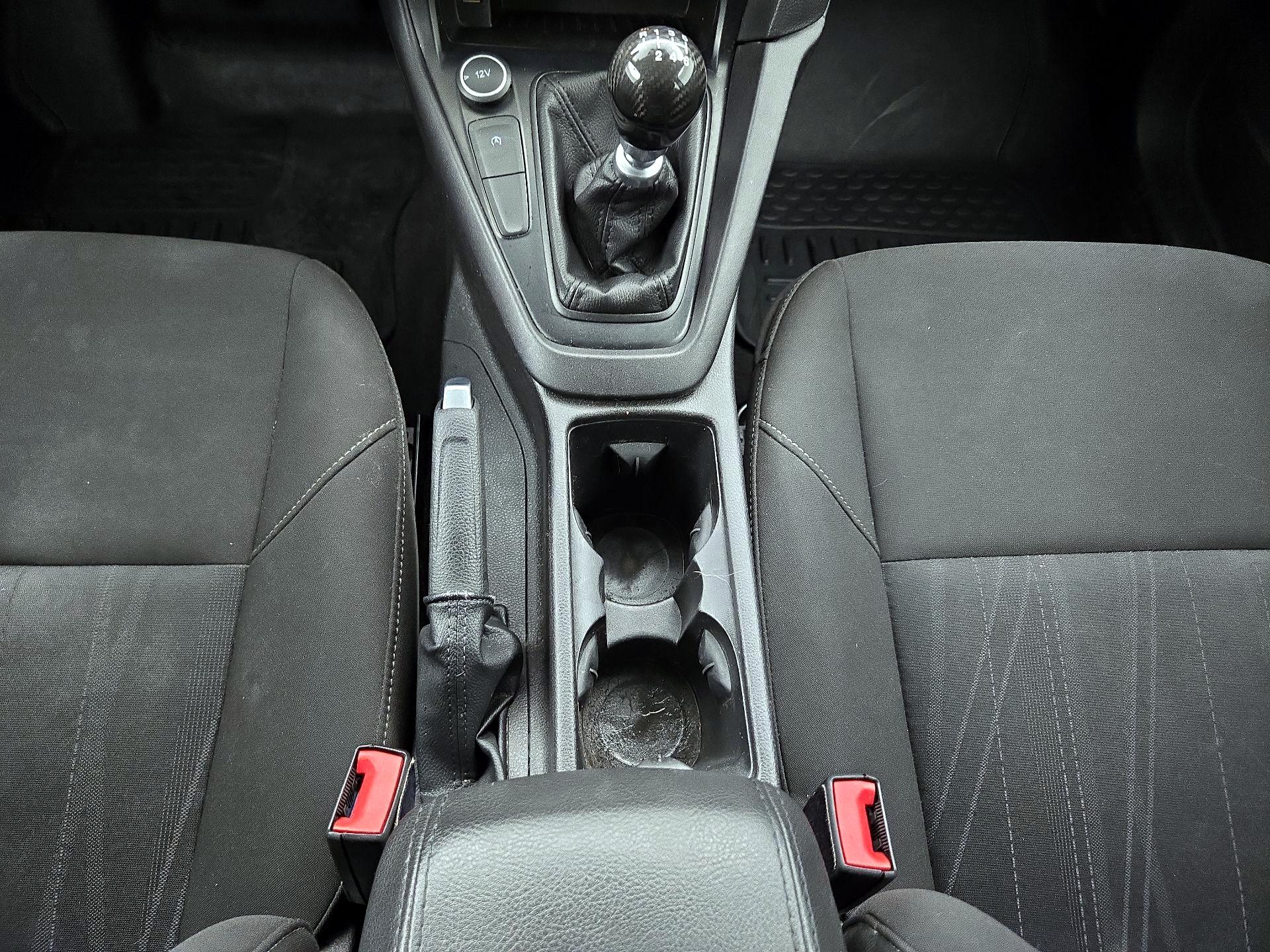 Thumbnail: 2015 Ford Focus - 17