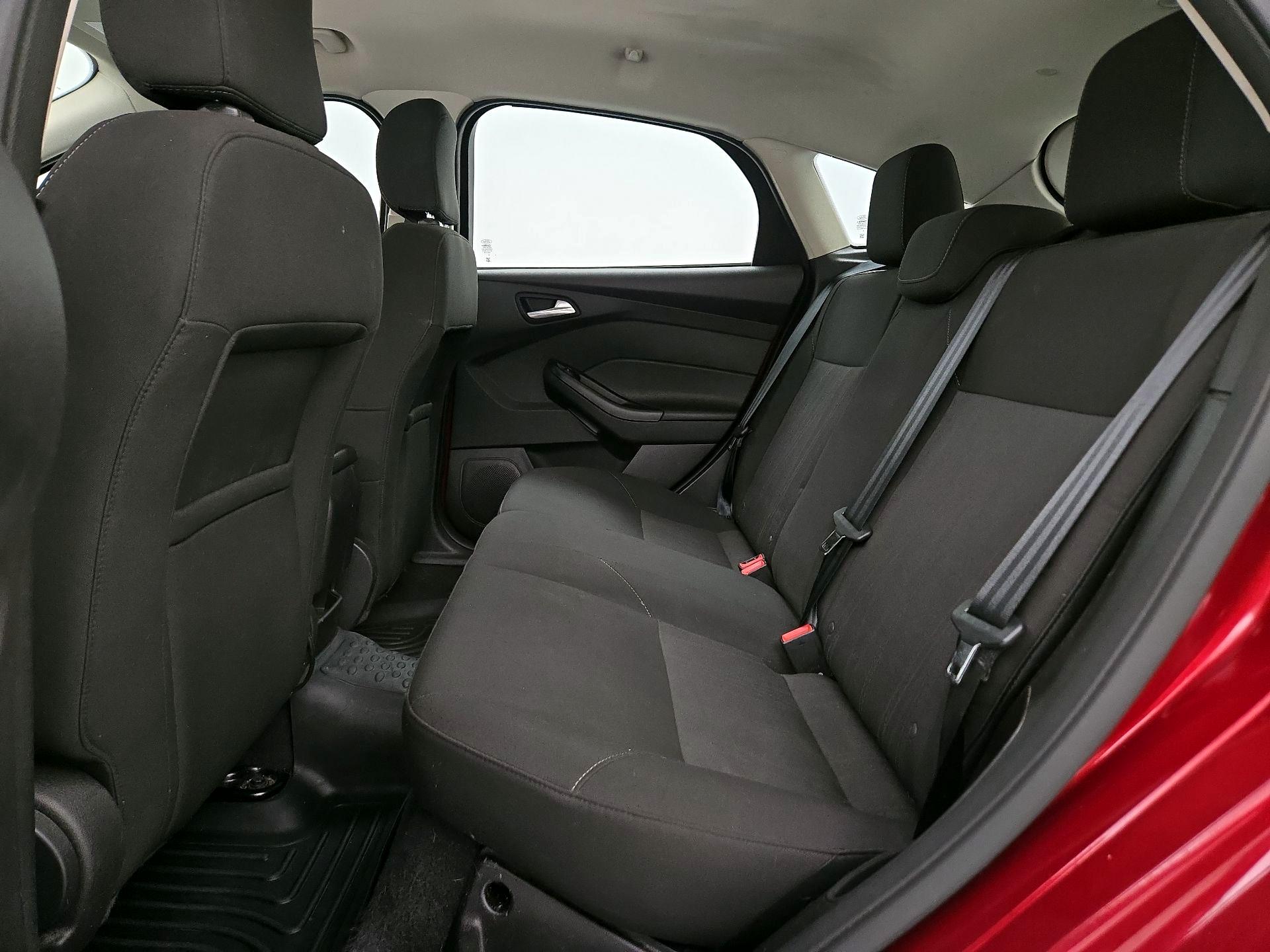 Thumbnail: 2015 Ford Focus - 19