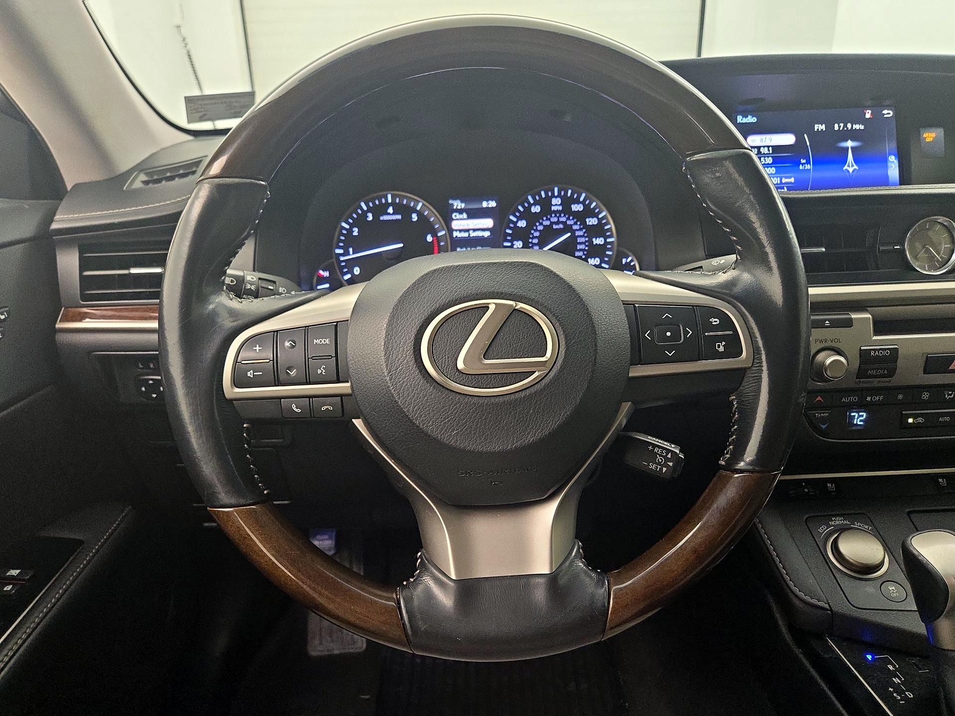 Thumbnail: 2016 Lexus ES - 10