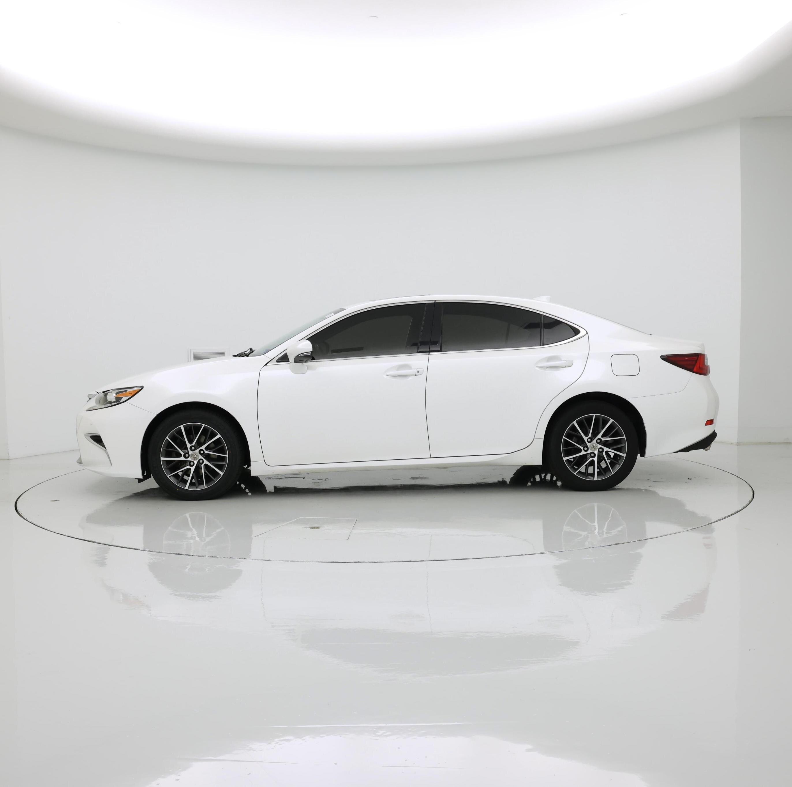 Thumbnail: 2016 Lexus ES - 3