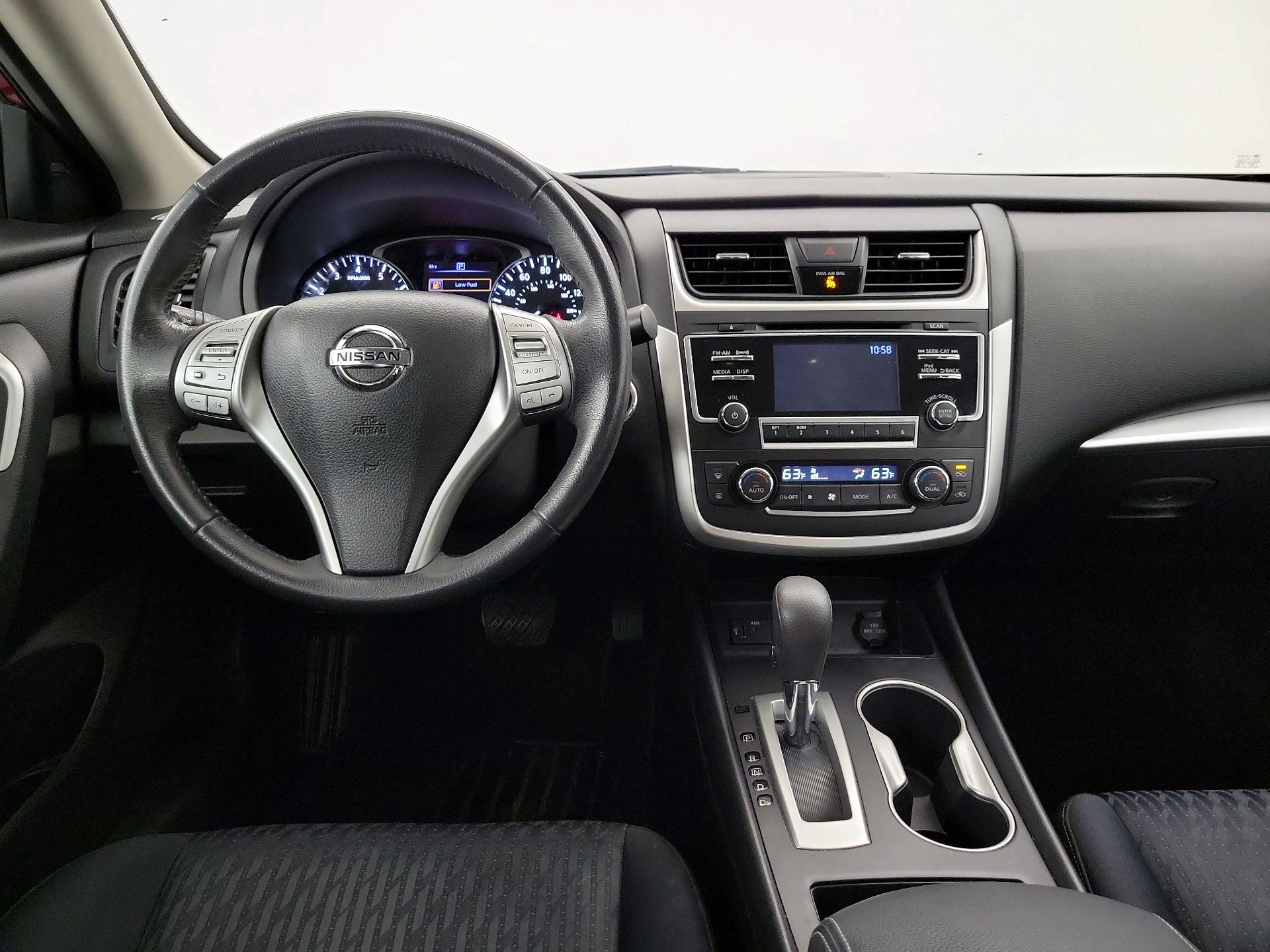 Thumbnail: 2017 Nissan Altima - 9