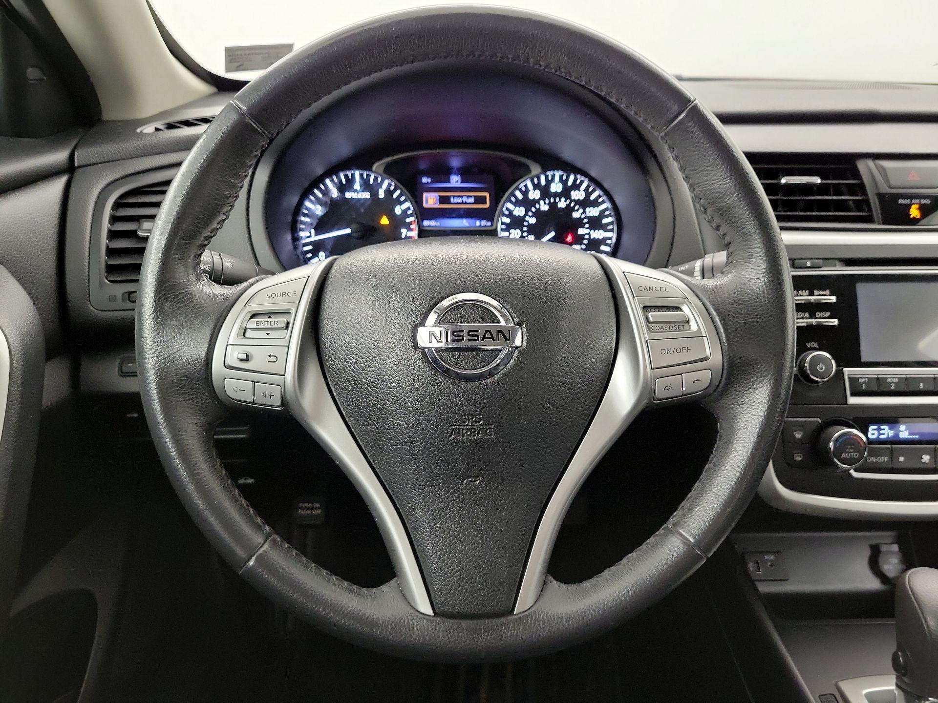 Thumbnail: 2017 Nissan Altima - 10